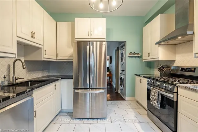 Additional property image - 166 Catharine St