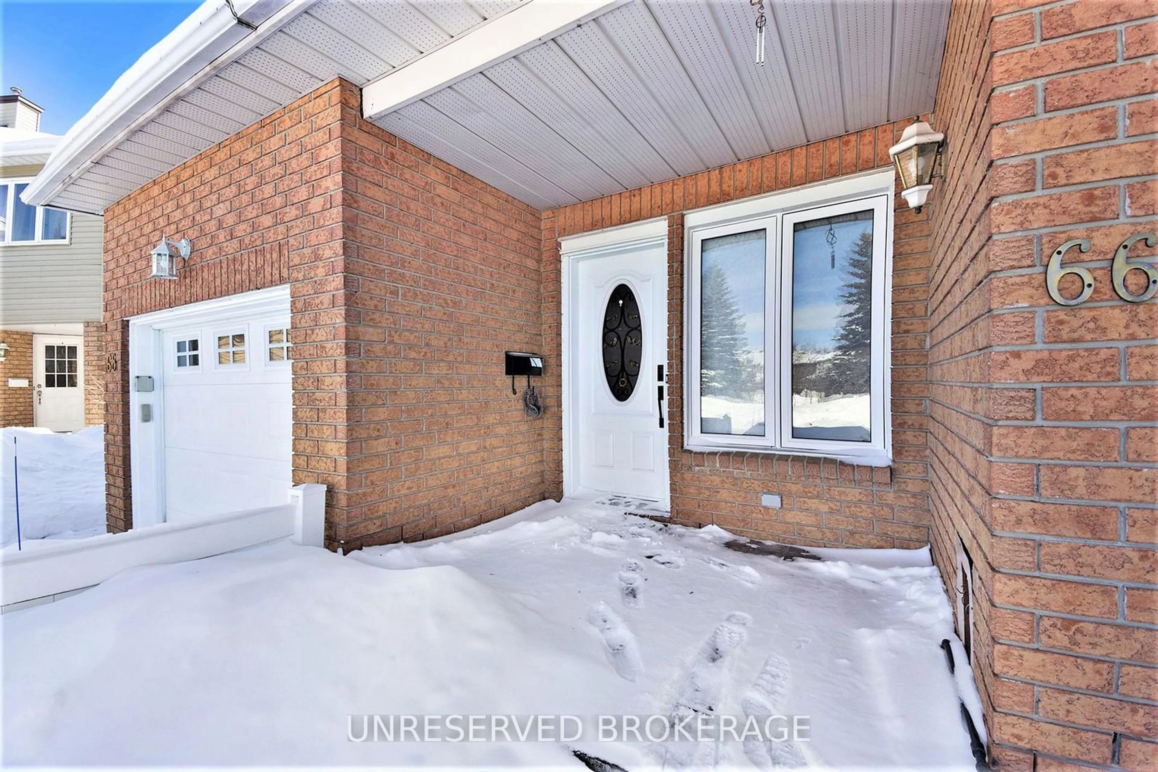 Indoor entryway for 66 Scarlet Crt, Hunt Club - South Keys and Area Ontario K1T 3R6