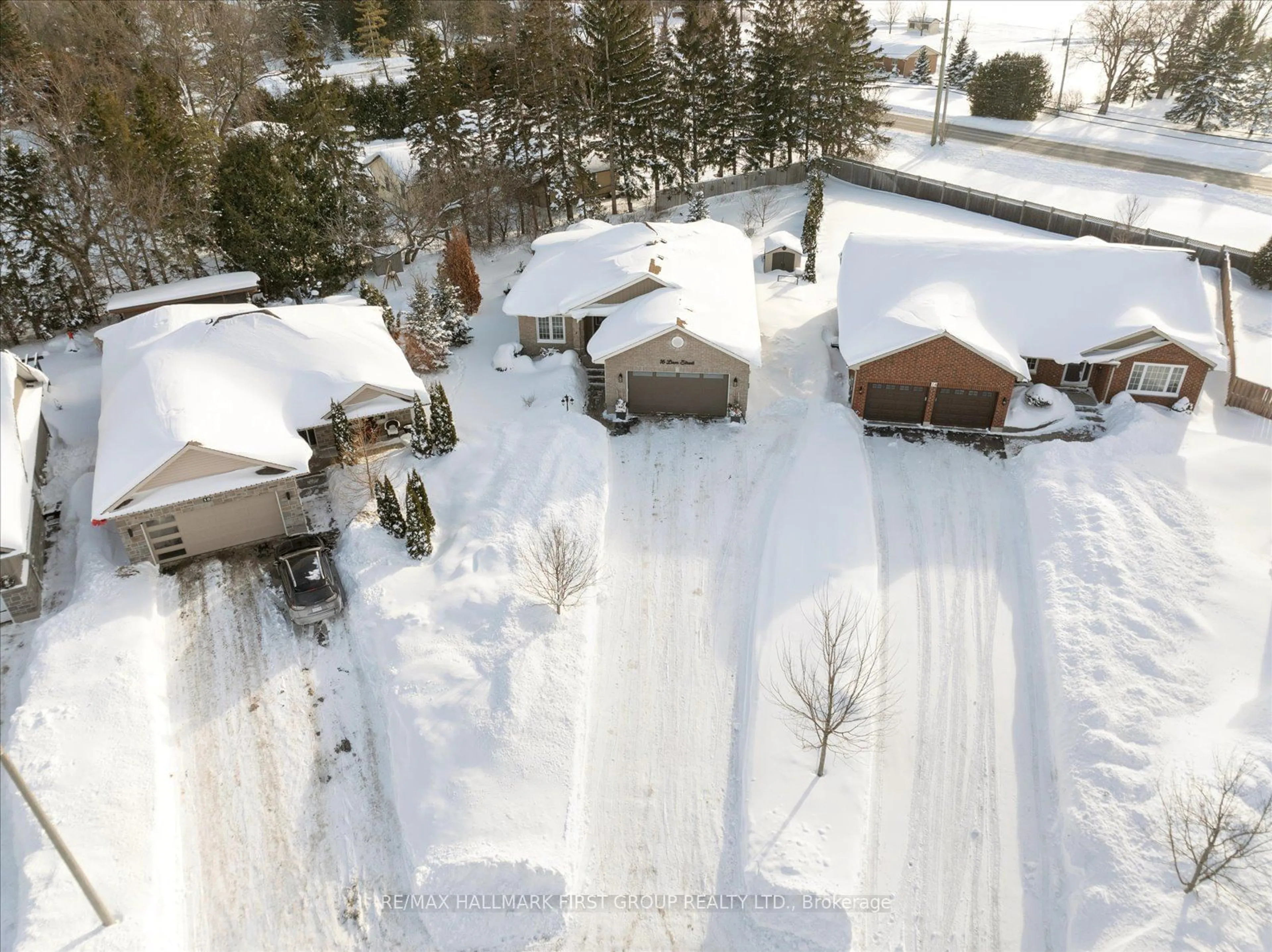 A pic from outside/outdoor area/front of a property/back of a property/a pic from drone, street for 16 Liam St, Kawartha Lakes Ontario K9V 0J3