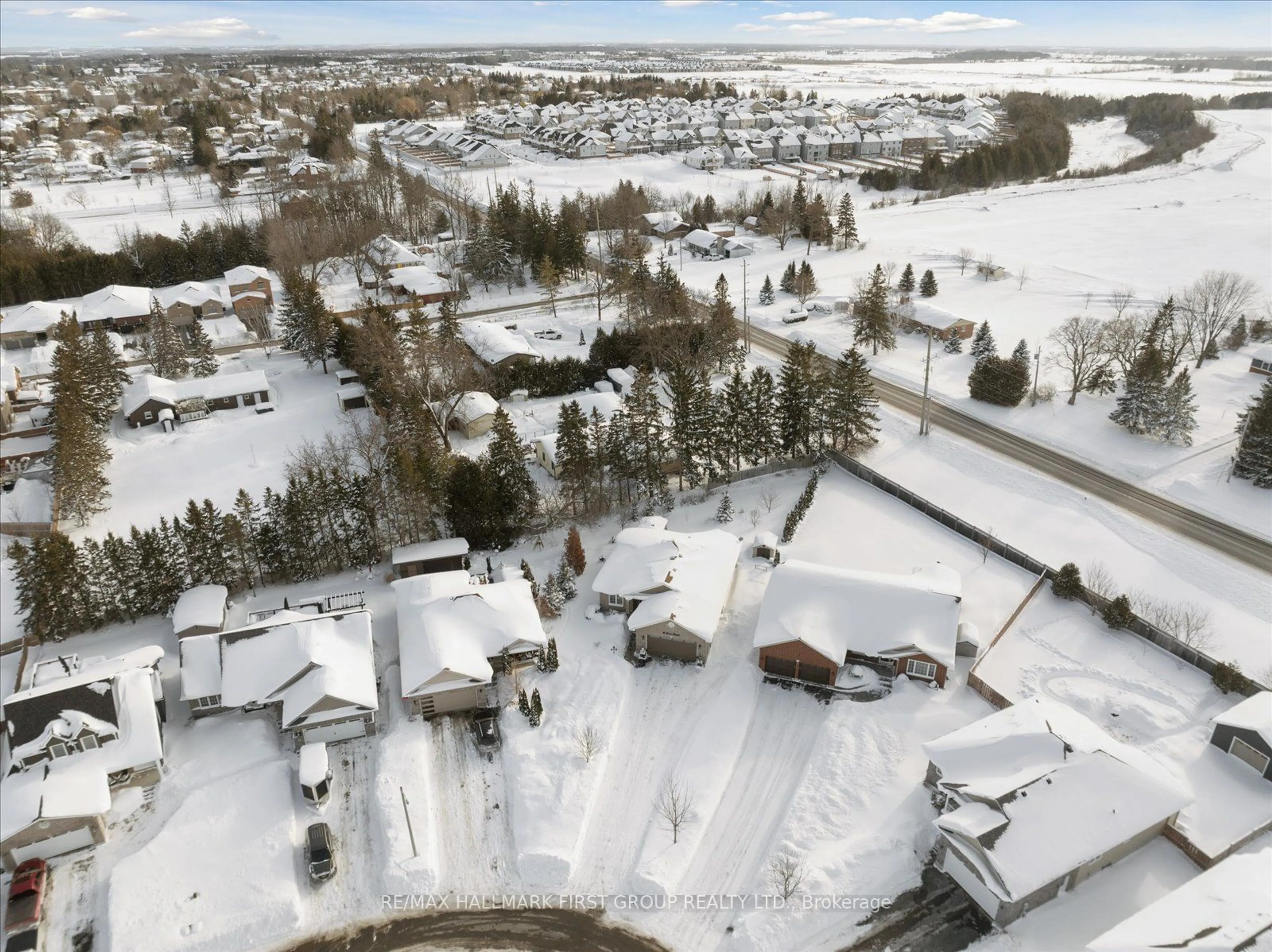 A pic from outside/outdoor area/front of a property/back of a property/a pic from drone, street for 16 Liam St, Kawartha Lakes Ontario K9V 0J3