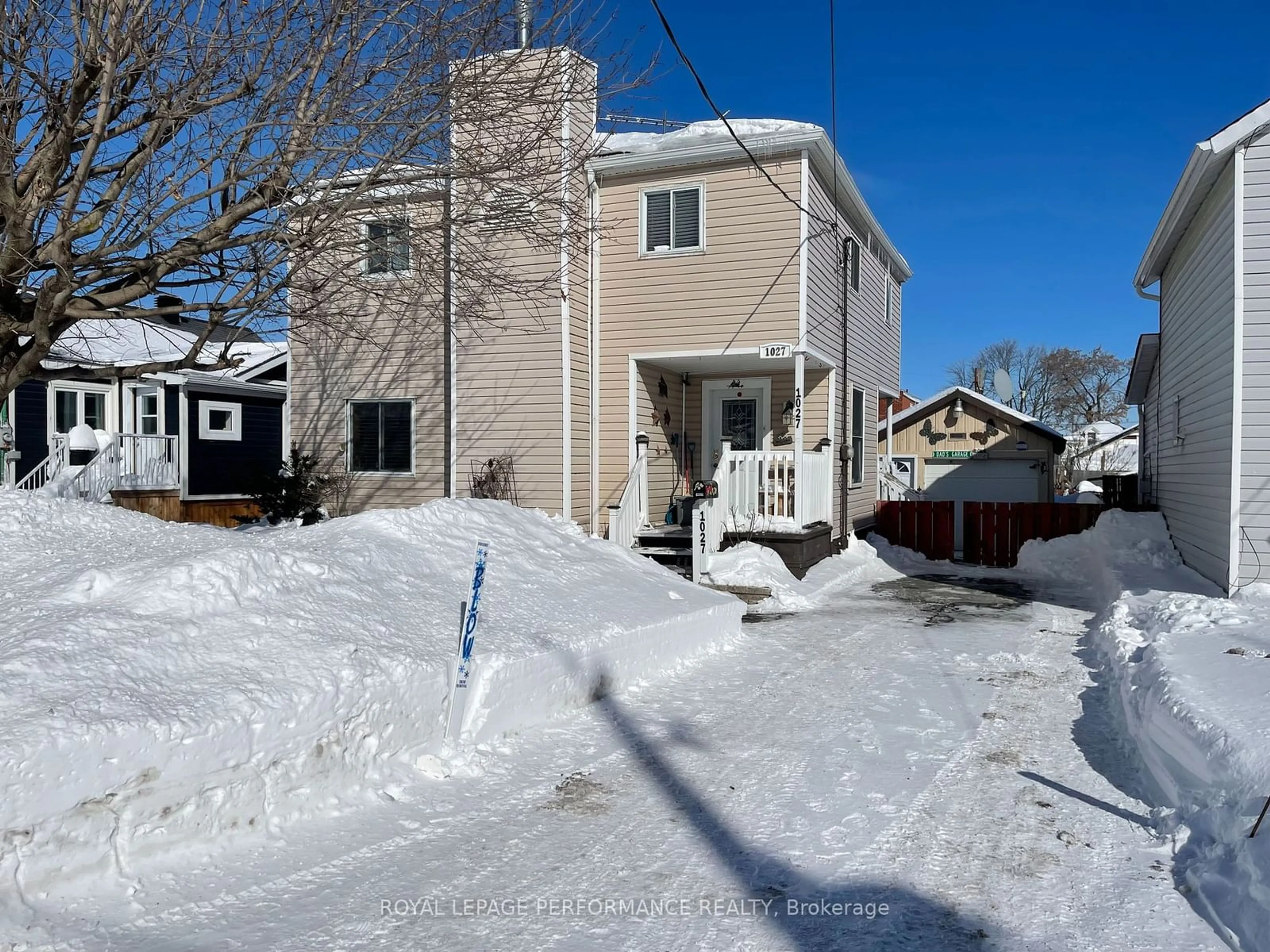 A pic from outside/outdoor area/front of a property/back of a property/a pic from drone, street for 1027 Augustus St, Cornwall Ontario K6J 3X8