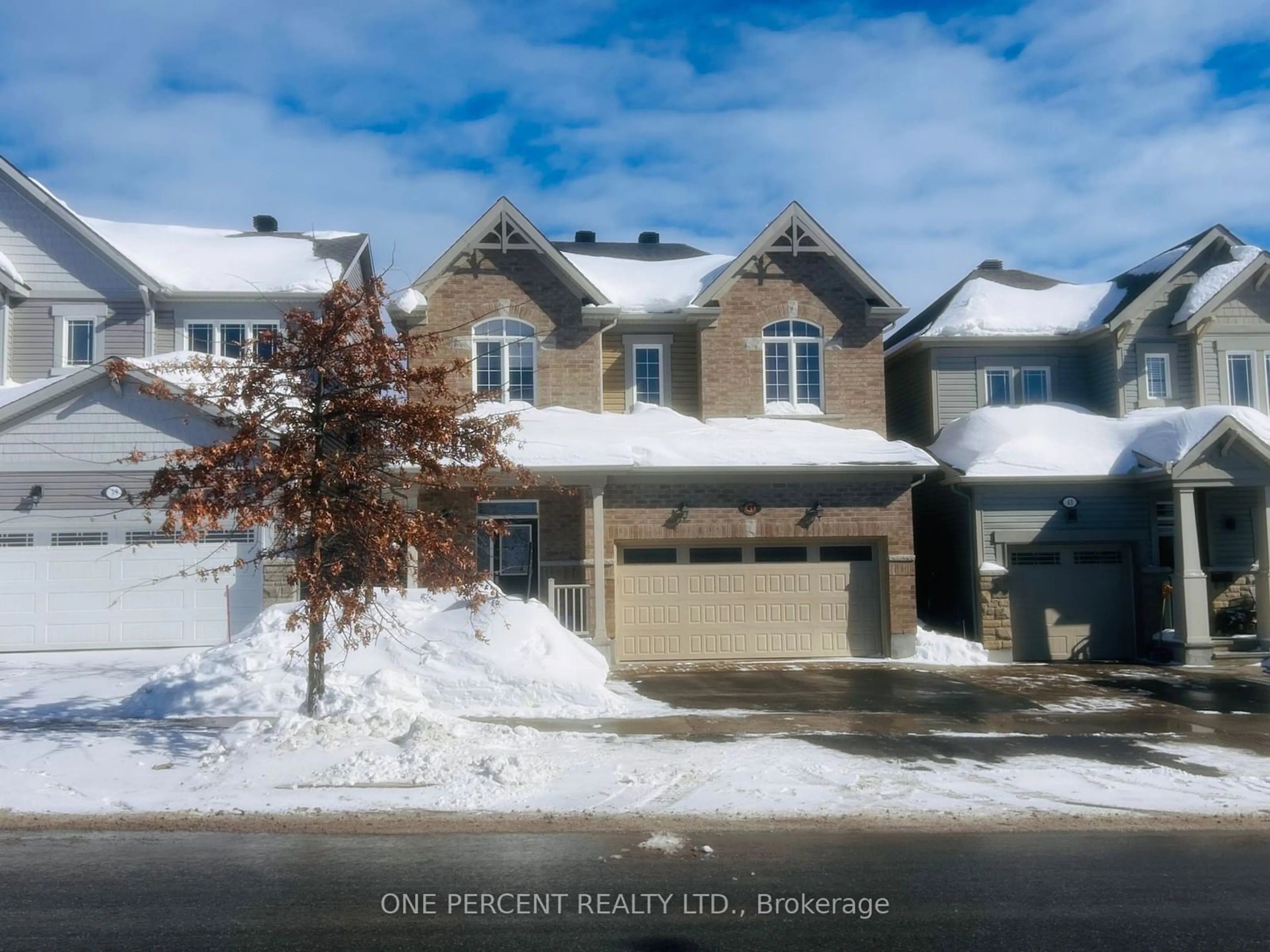 A pic from outside/outdoor area/front of a property/back of a property/a pic from drone, street for 41 CROWNRIDGE Dr, Kanata Ontario K2M 0J5