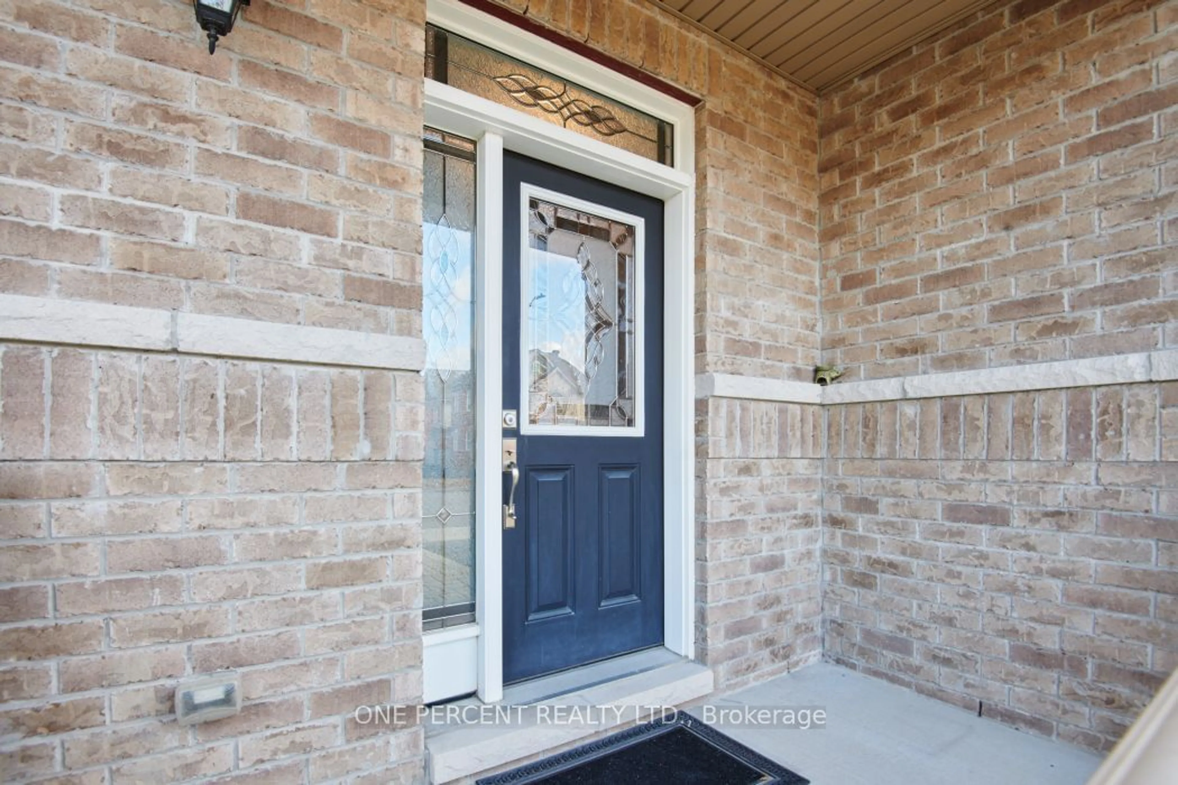 Indoor entryway for 41 CROWNRIDGE Dr, Kanata Ontario K2M 0J5