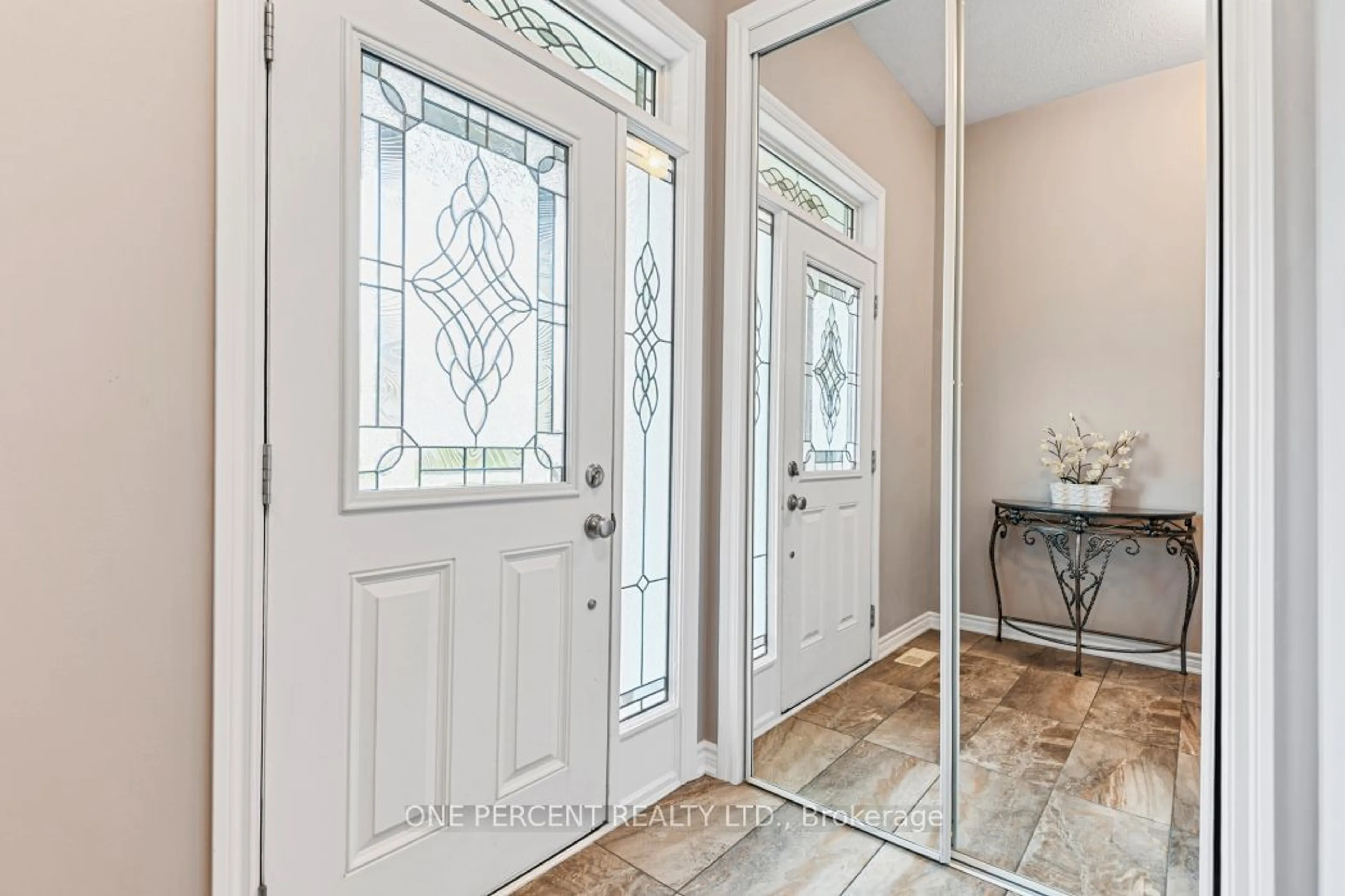 Indoor entryway for 41 CROWNRIDGE Dr, Kanata Ontario K2M 0J5