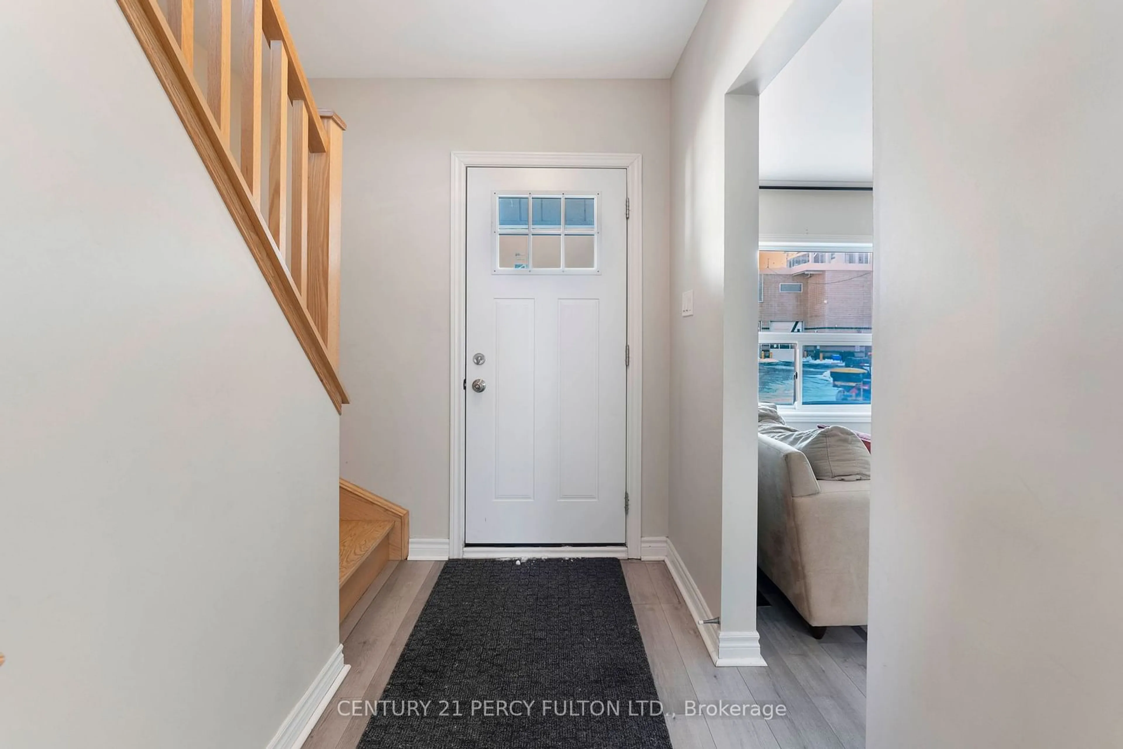 Indoor entryway for 111 Melrose Ave, Hamilton Ontario L8L 6X4