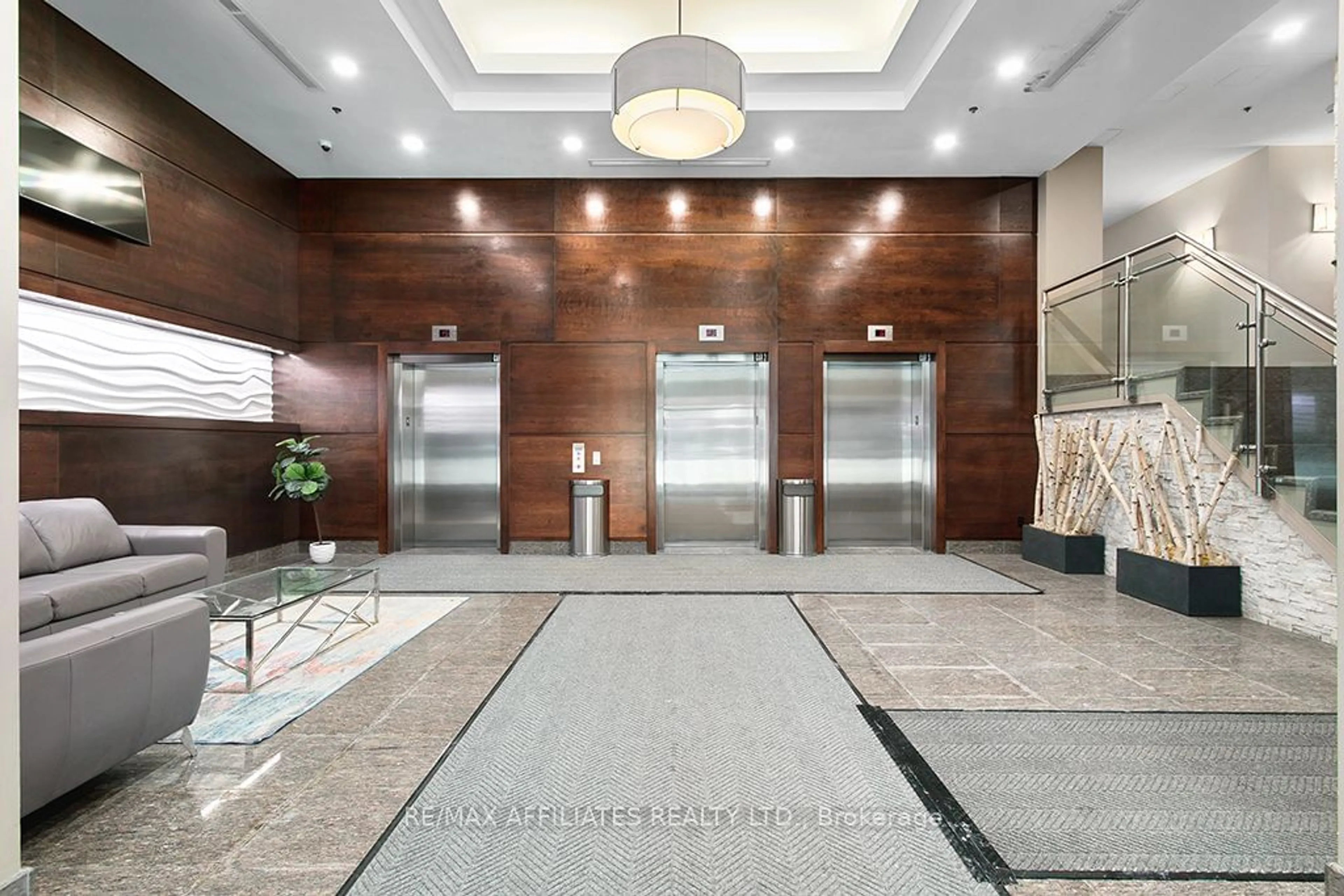 Lobby for 238 Besserer St #102, Lower Town - Sandy Hill Ontario K1N 6B1