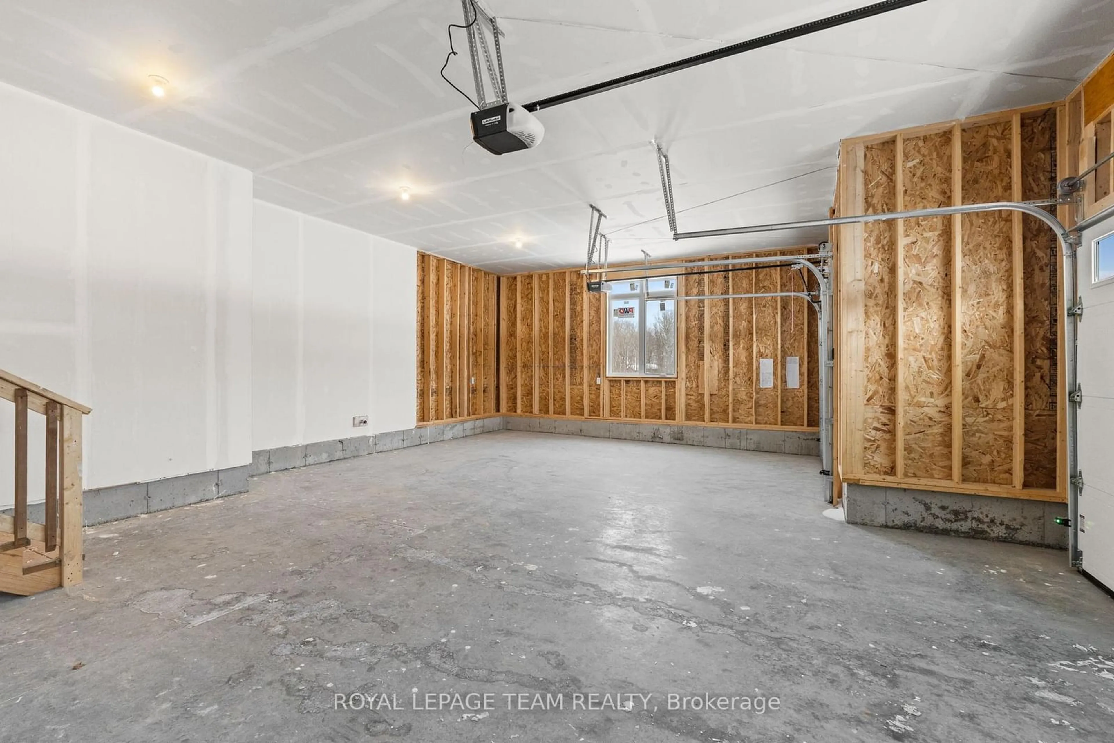 Indoor garage for 1166 JAMIESON Lane, Renfrew Ontario K7V 3Z4
