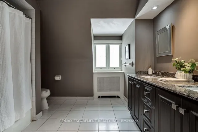 Additional property image - 7 St. James Pl