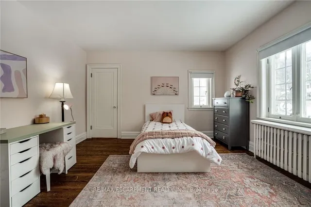 Additional property image - 7 St. James Pl