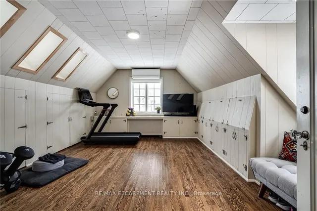 Additional property image - 7 St. James Pl