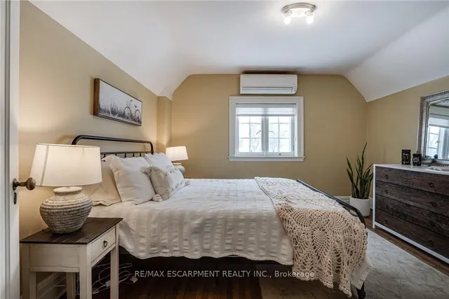 Additional property image - 7 St. James Pl