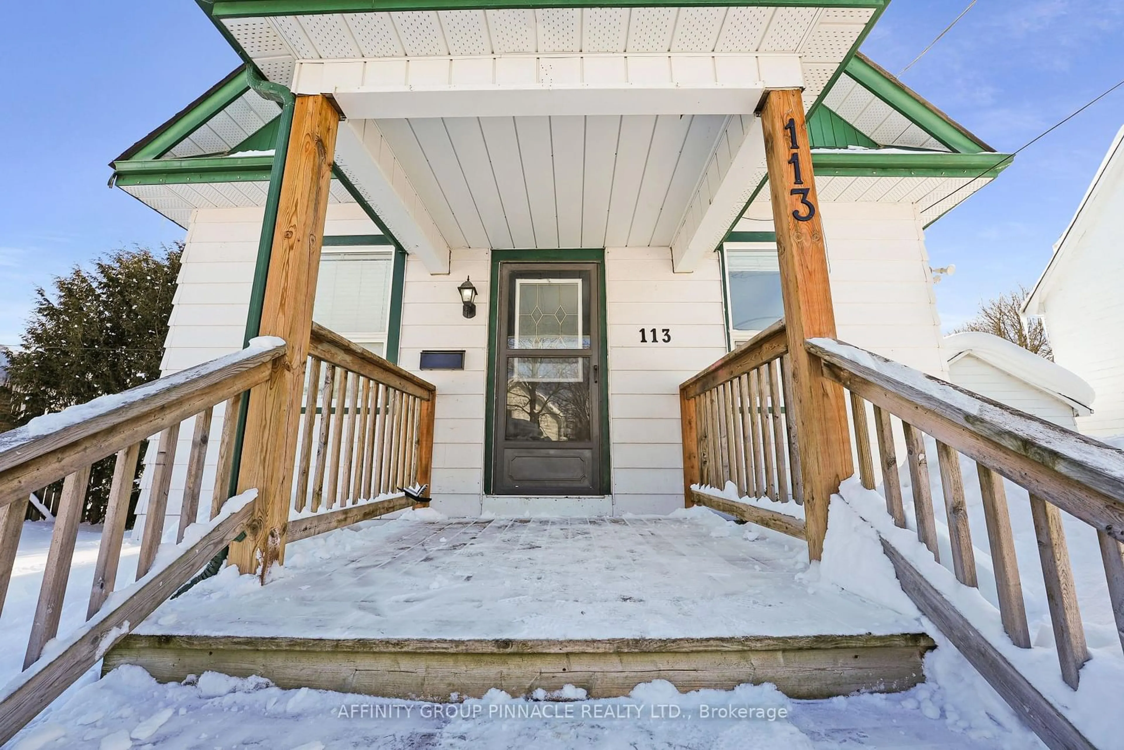 Indoor entryway for 113 Durham St, Kawartha Lakes Ontario K9V 2R3