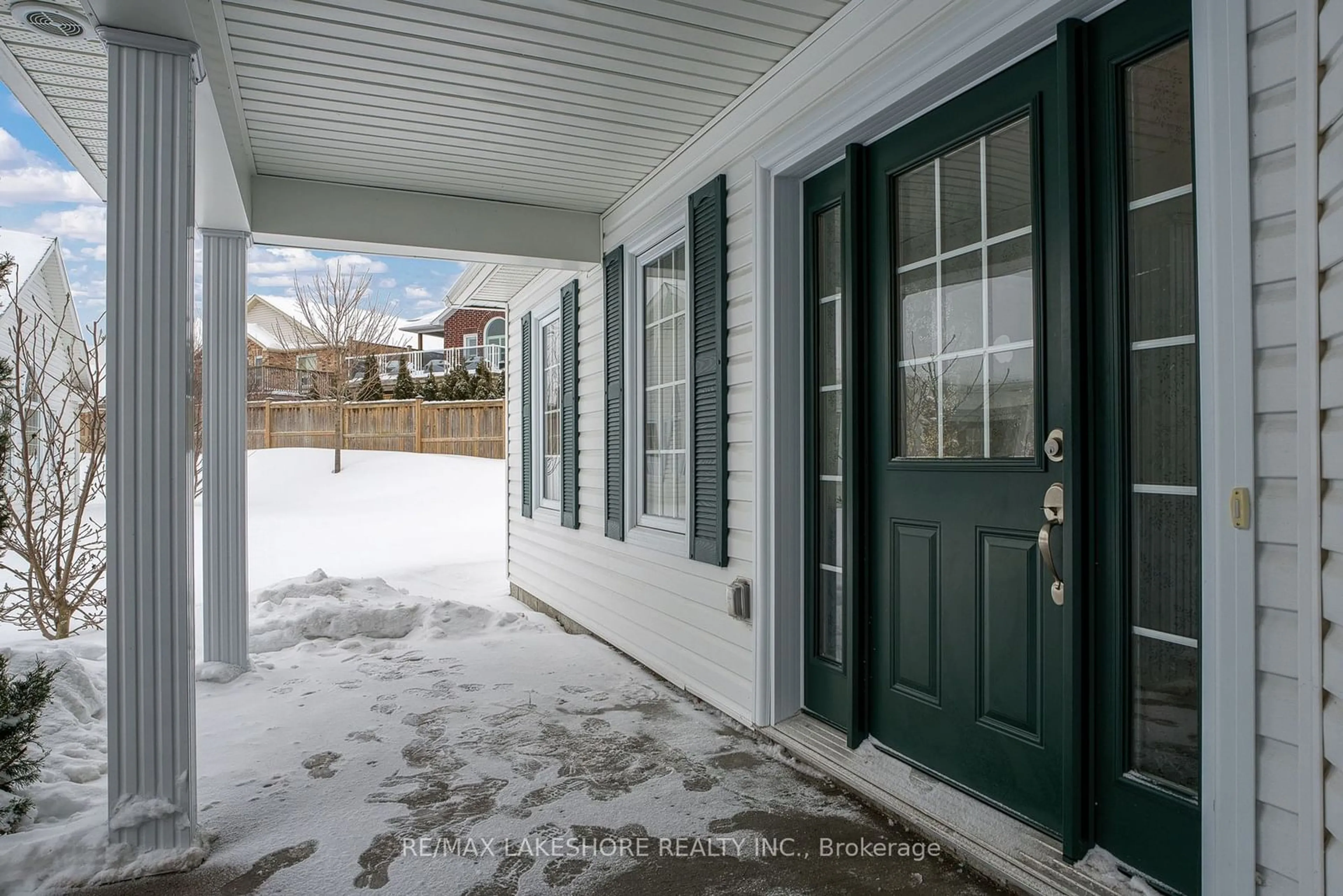 Indoor entryway for 295 DENSMORE Rd #502, Cobourg Ontario K9A 2S7