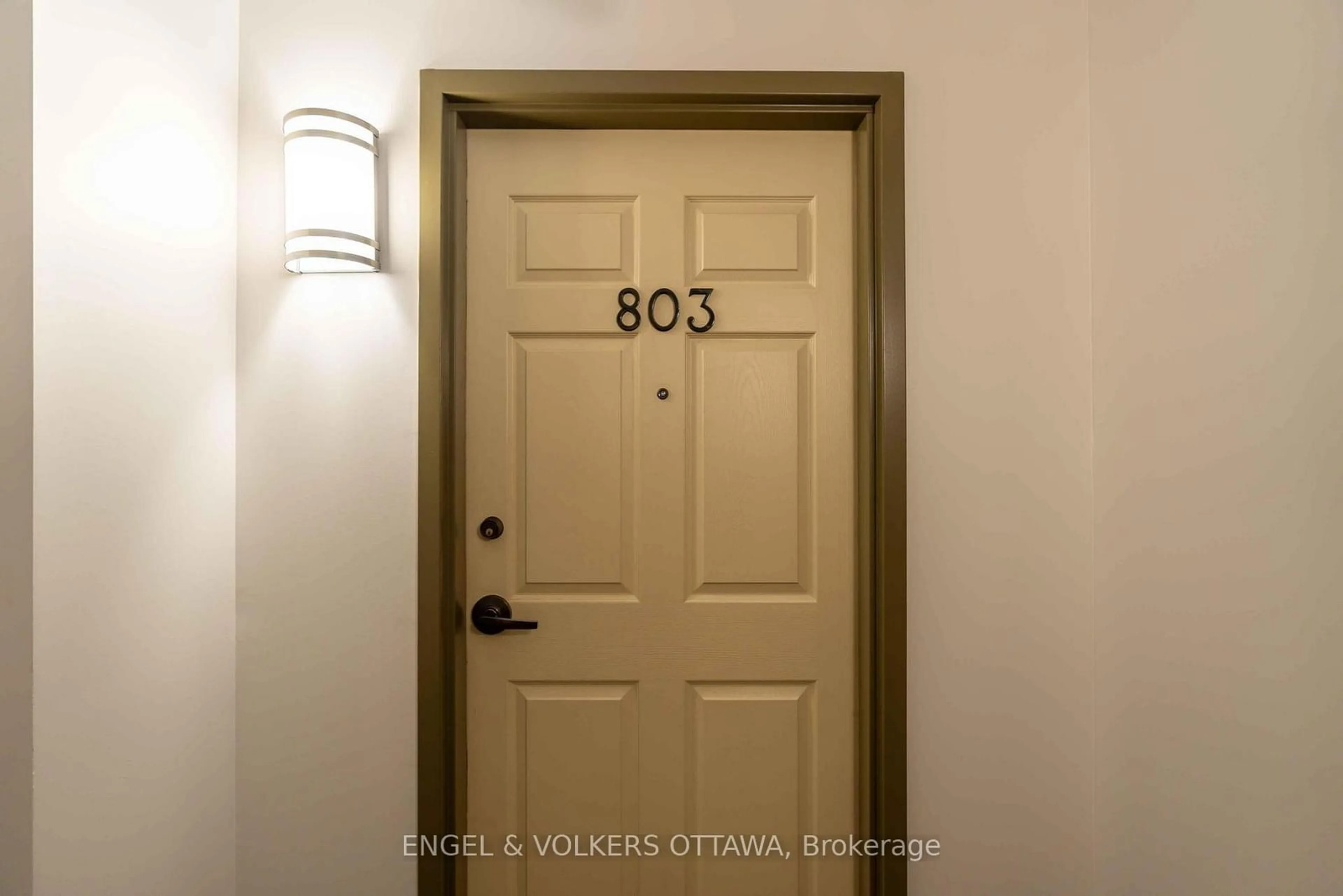 Indoor entryway for 120 GRANT CARMAN Dr #803, Cityview - Parkwoods Hills - Rideau Shore Ontario K2E 1C8