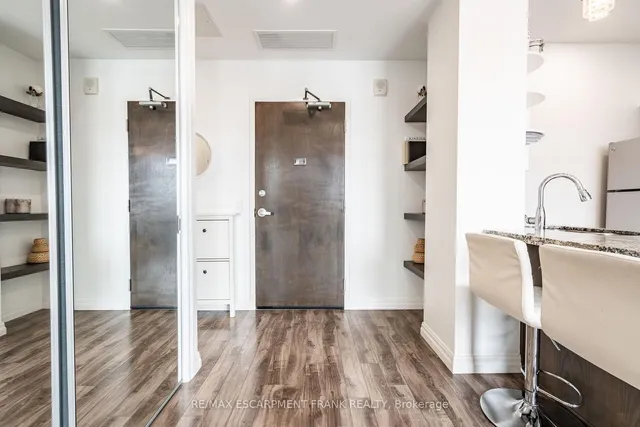 Additional property image - 112 King St Unit 1012