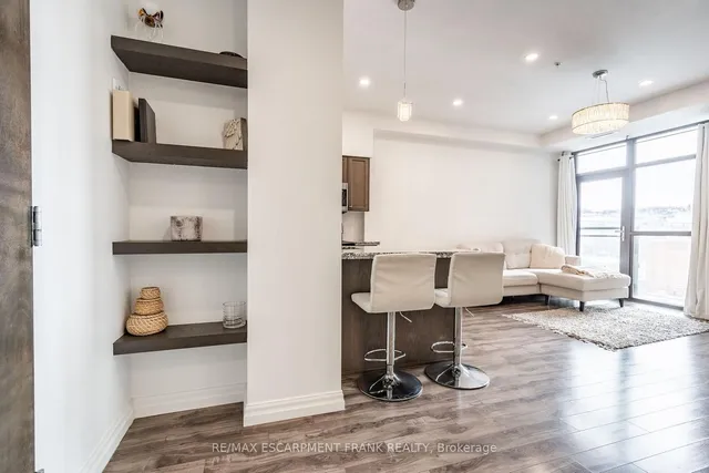Additional property image - 112 King St Unit 1012