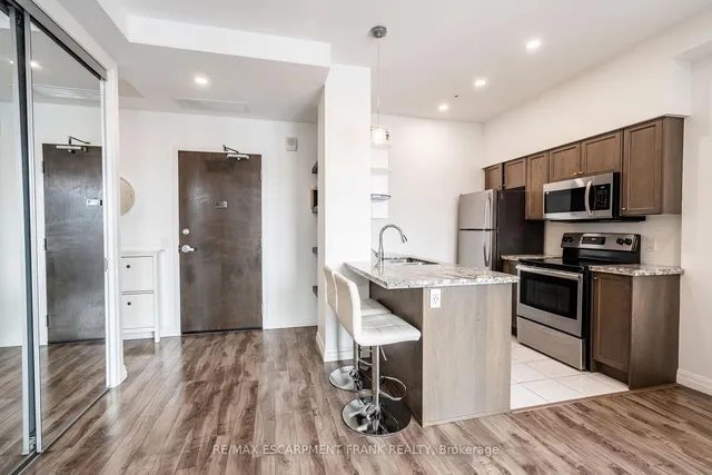 Additional property image - 112 King St Unit 1012