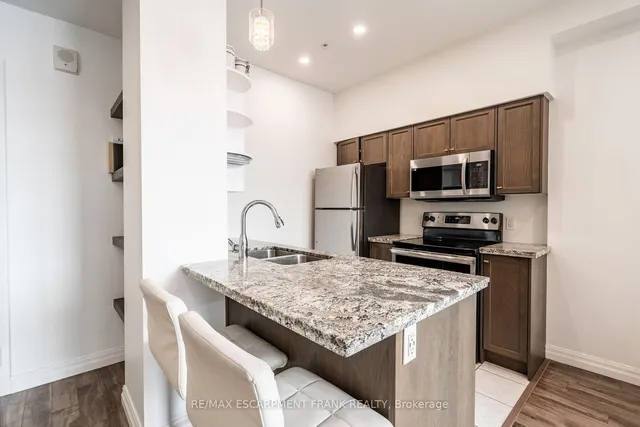 Additional property image - 112 King St Unit 1012