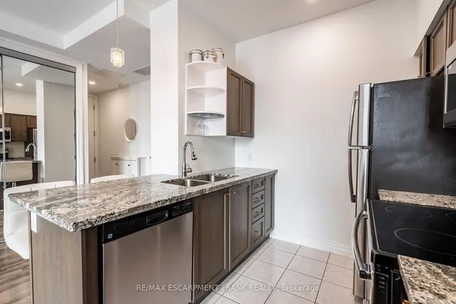 Additional property image - 112 King St Unit 1012