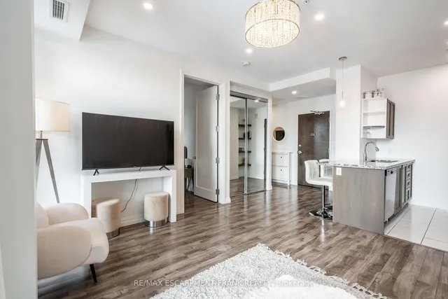 Additional property image - 112 King St Unit 1012