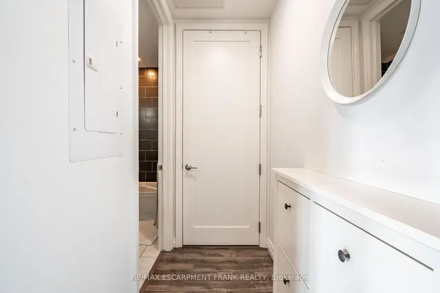 Additional property image - 112 King St Unit 1012