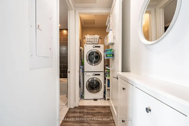 Additional property image - 112 King St Unit 1012