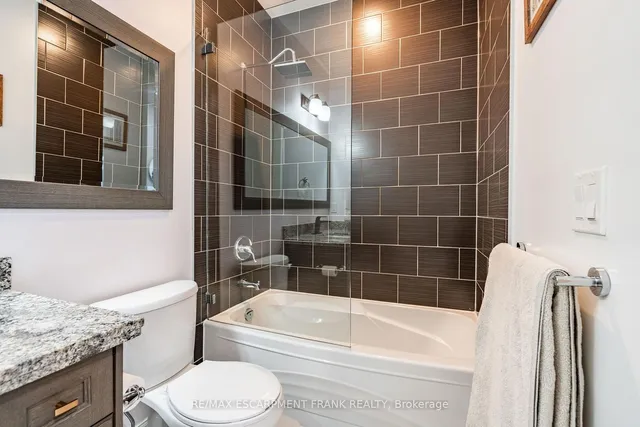 Additional property image - 112 King St Unit 1012