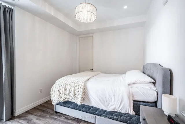 Additional property image - 112 King St Unit 1012