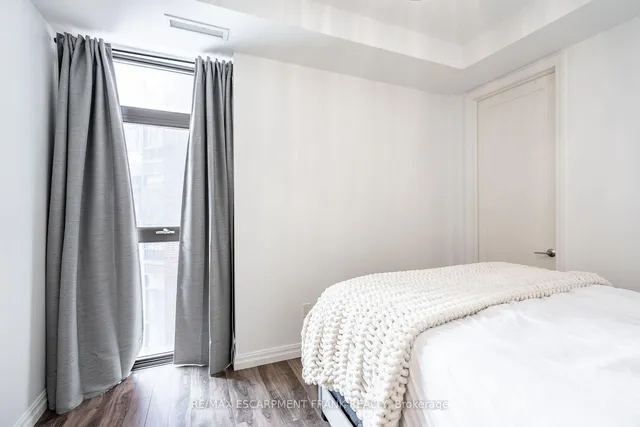Additional property image - 112 King St Unit 1012