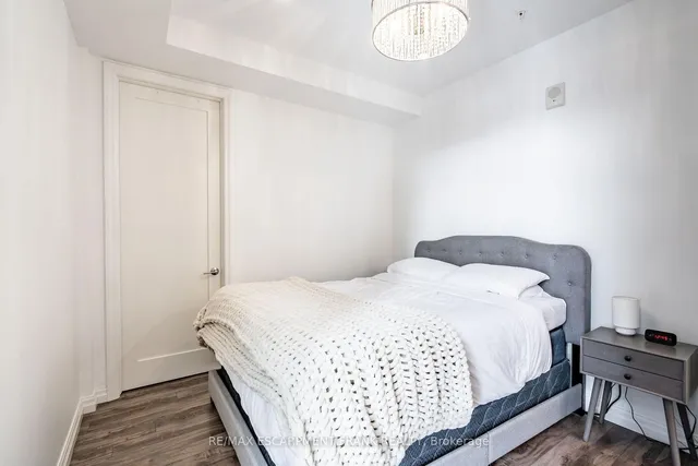 Additional property image - 112 King St Unit 1012