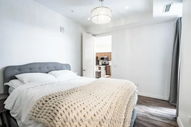 Additional property image - 112 King St Unit 1012