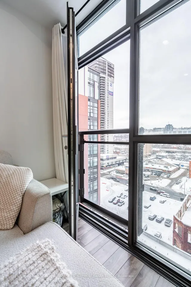 Additional property image - 112 King St Unit 1012