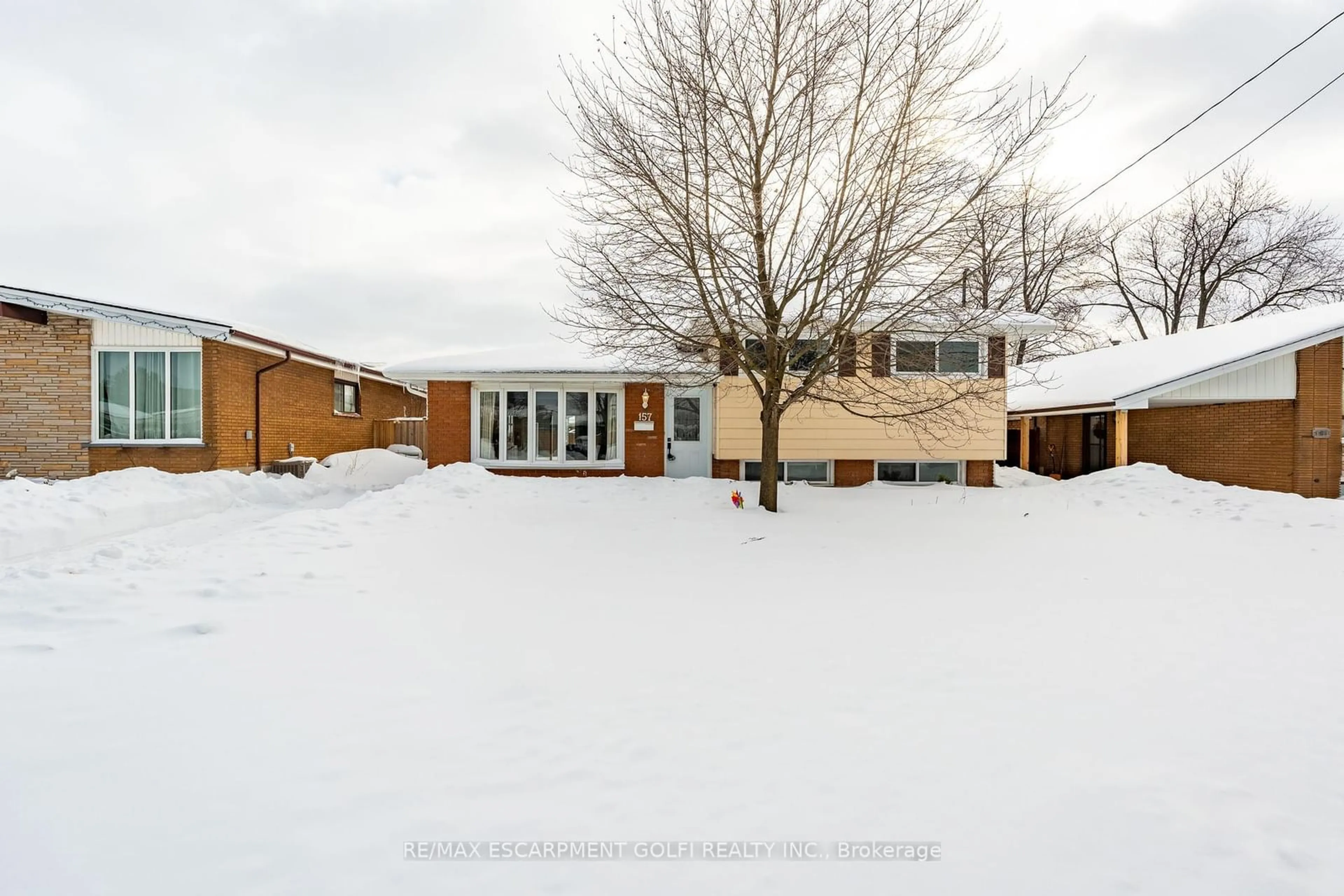 A pic from outside/outdoor area/front of a property/back of a property/a pic from drone, street for 157 Fielding Cres, Hamilton Ontario L8V 2P7