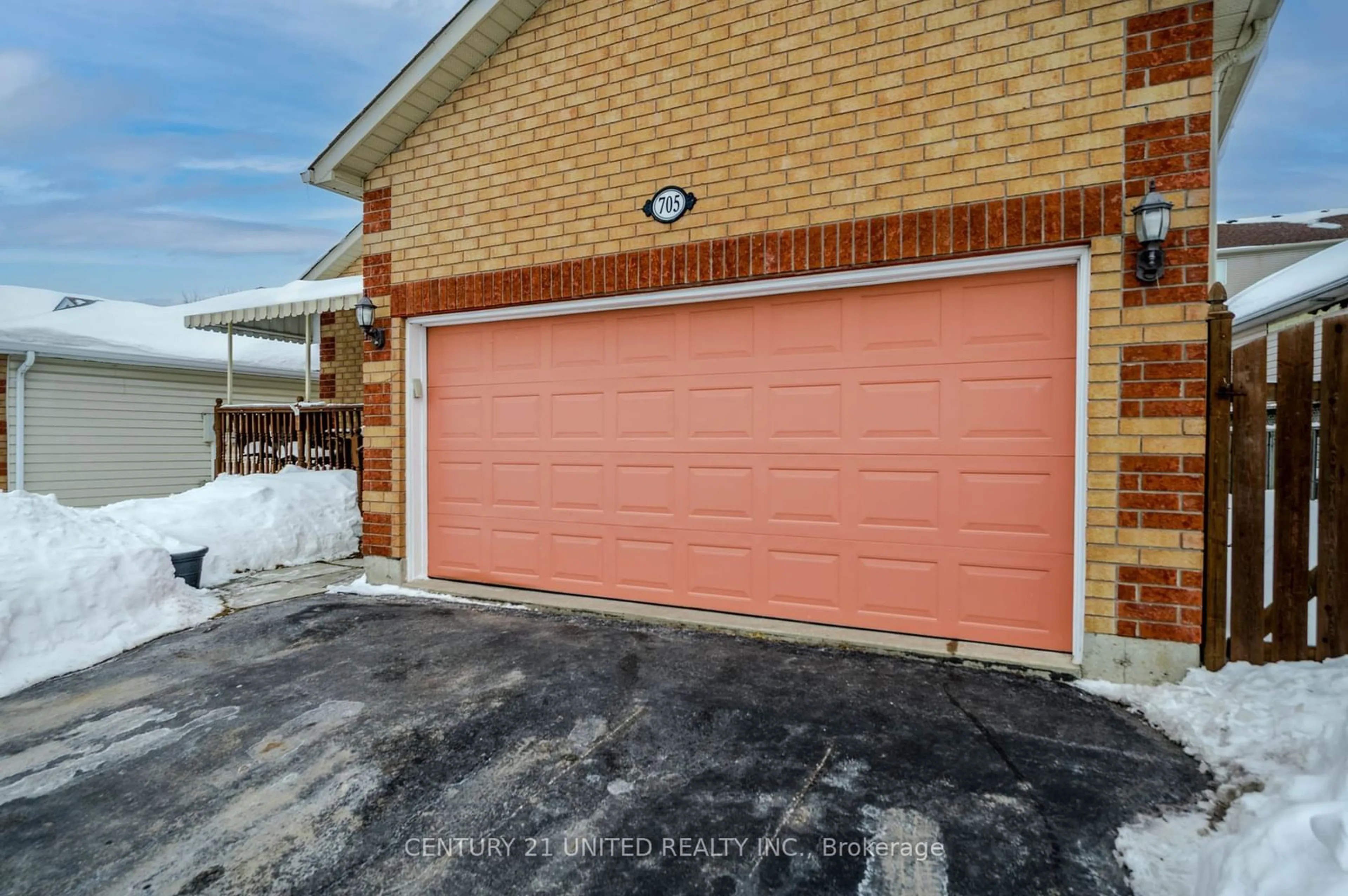 Indoor garage for 705 Trailview Dr, Peterborough Ontario K9J 8P1