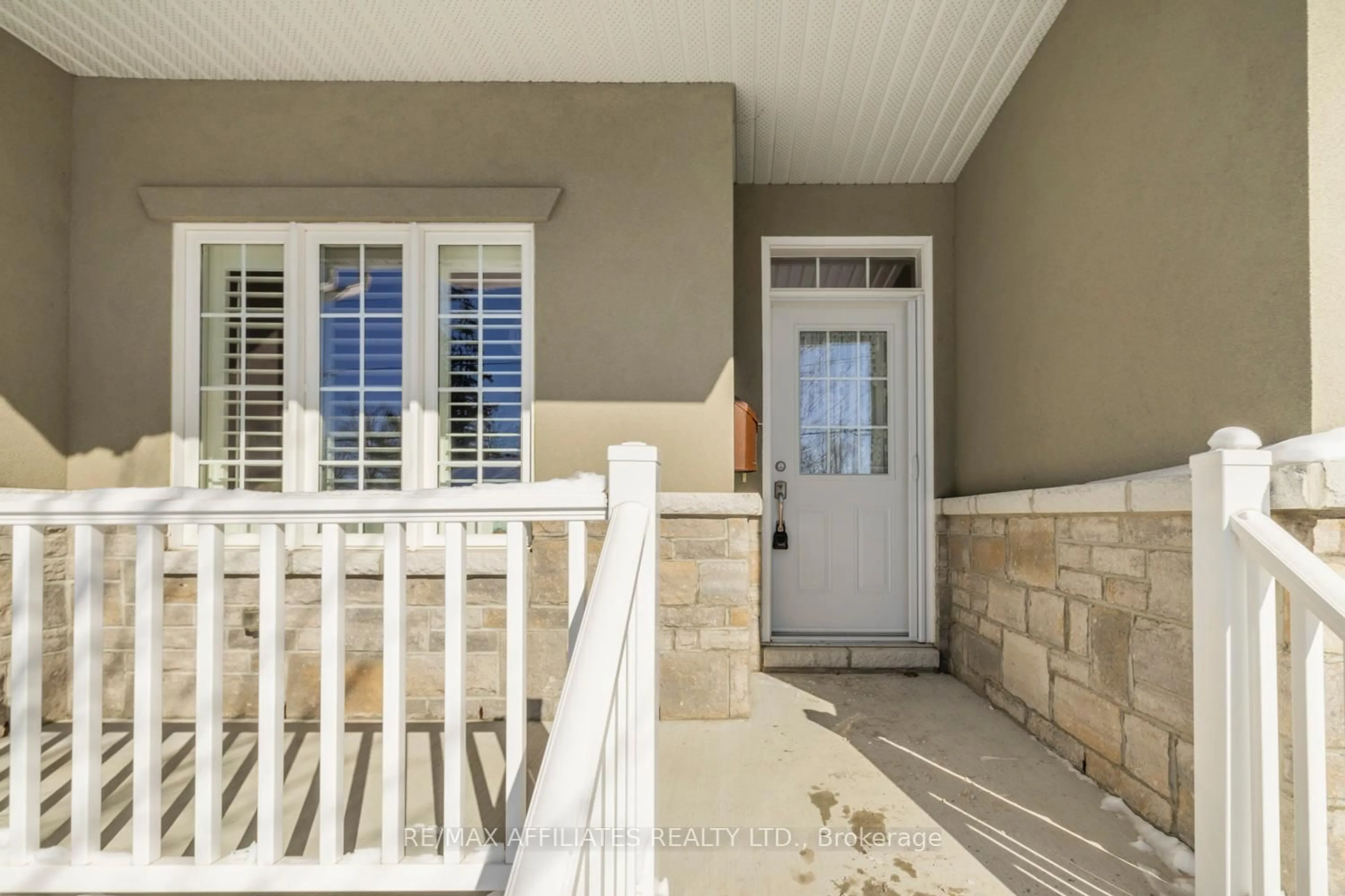 Indoor entryway for 341 Moffatt St, Carleton Place Ontario K7C 3L6