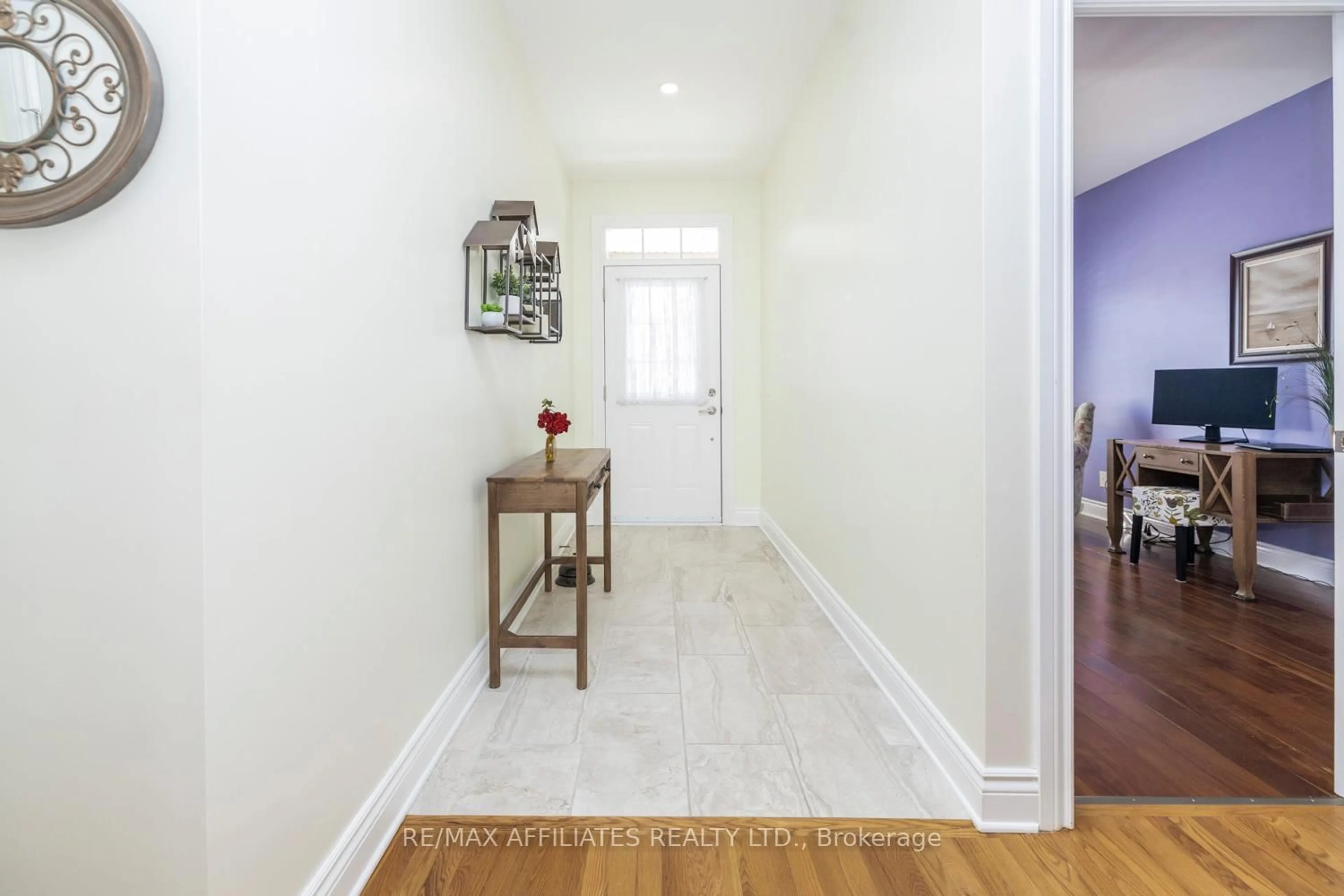 Indoor entryway for 341 Moffatt St, Carleton Place Ontario K7C 3L6