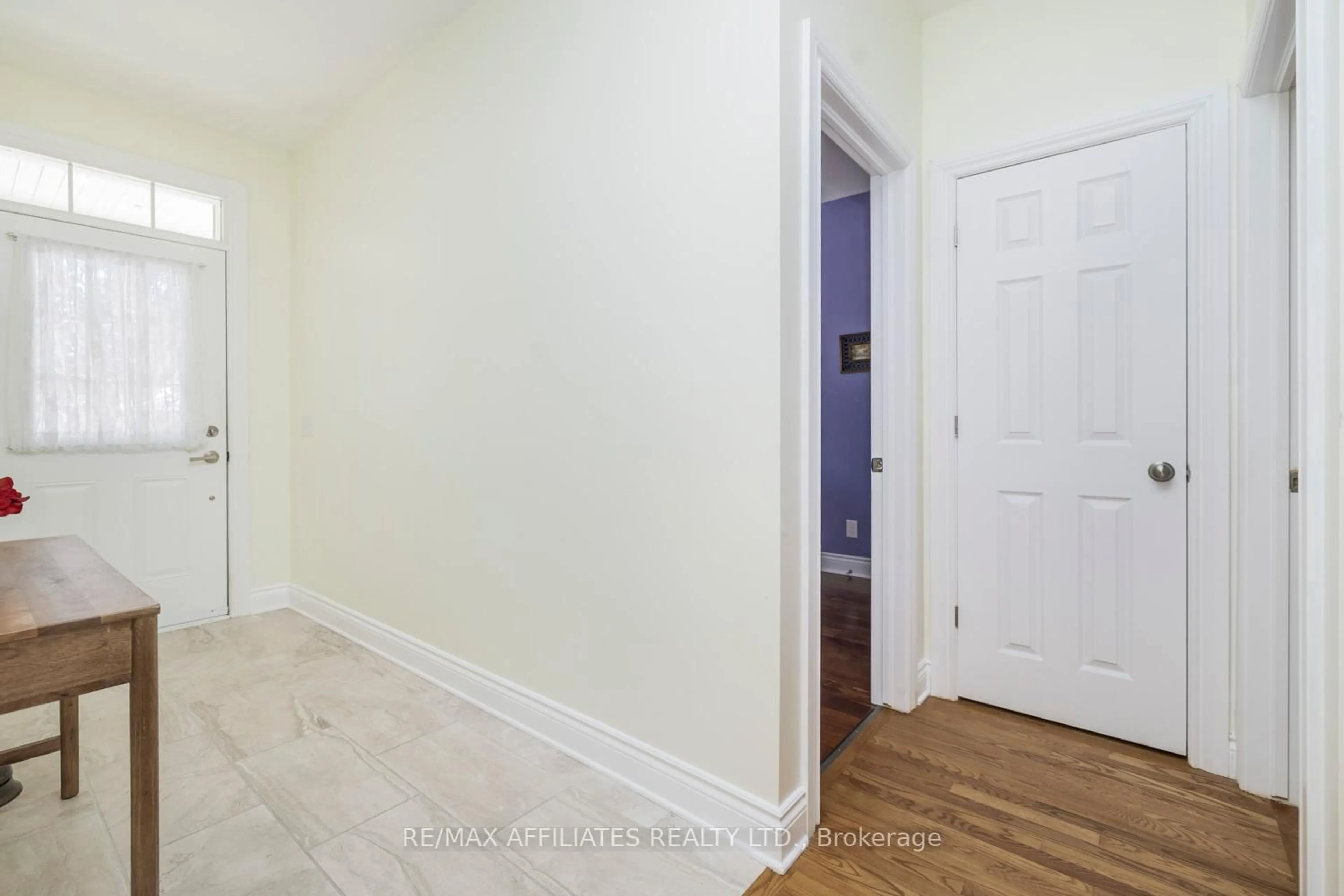 Indoor entryway for 341 Moffatt St, Carleton Place Ontario K7C 3L6