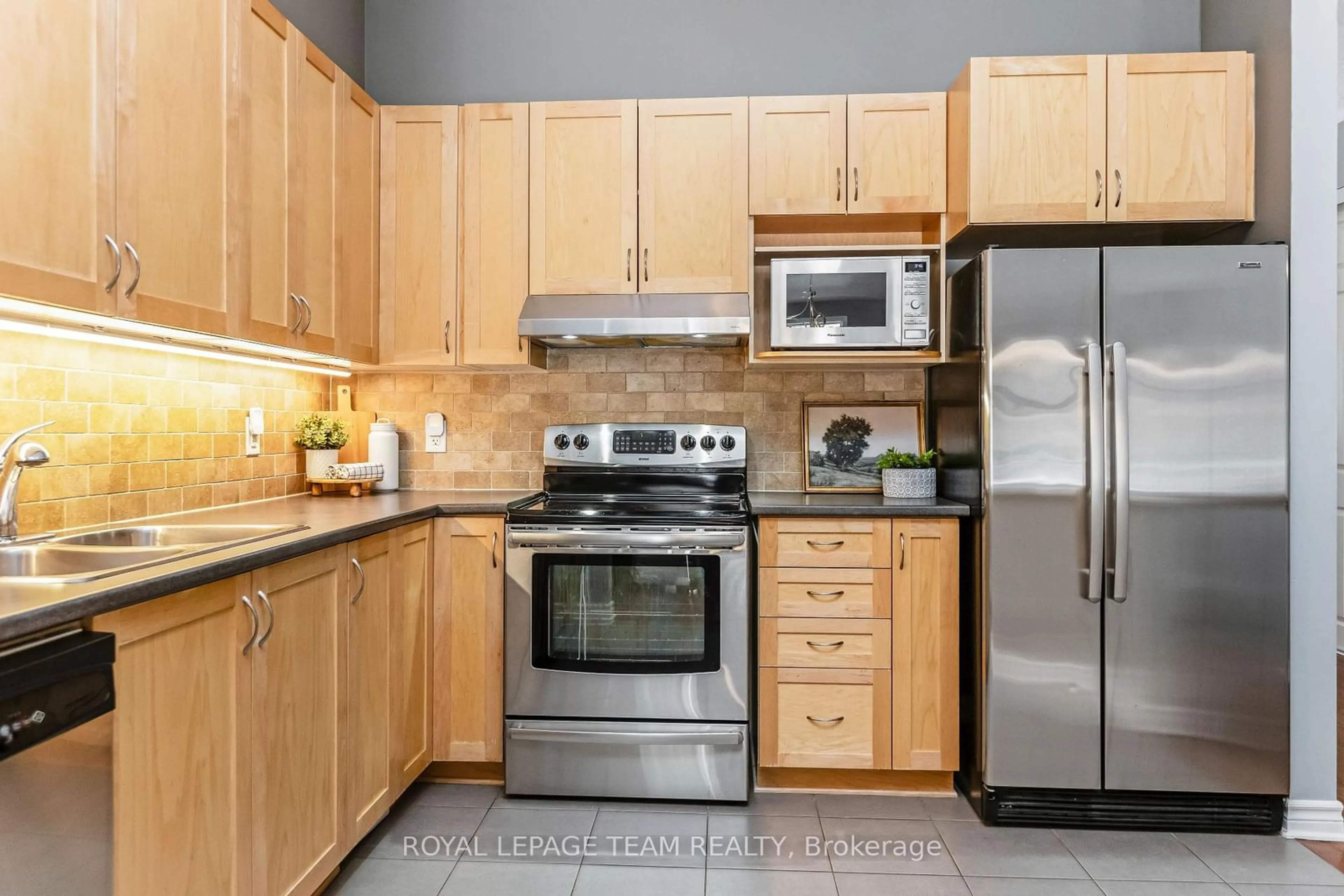 Standard kitchen, unknown for 428 Statewood Dr, Kanata Ontario K2K 0B7