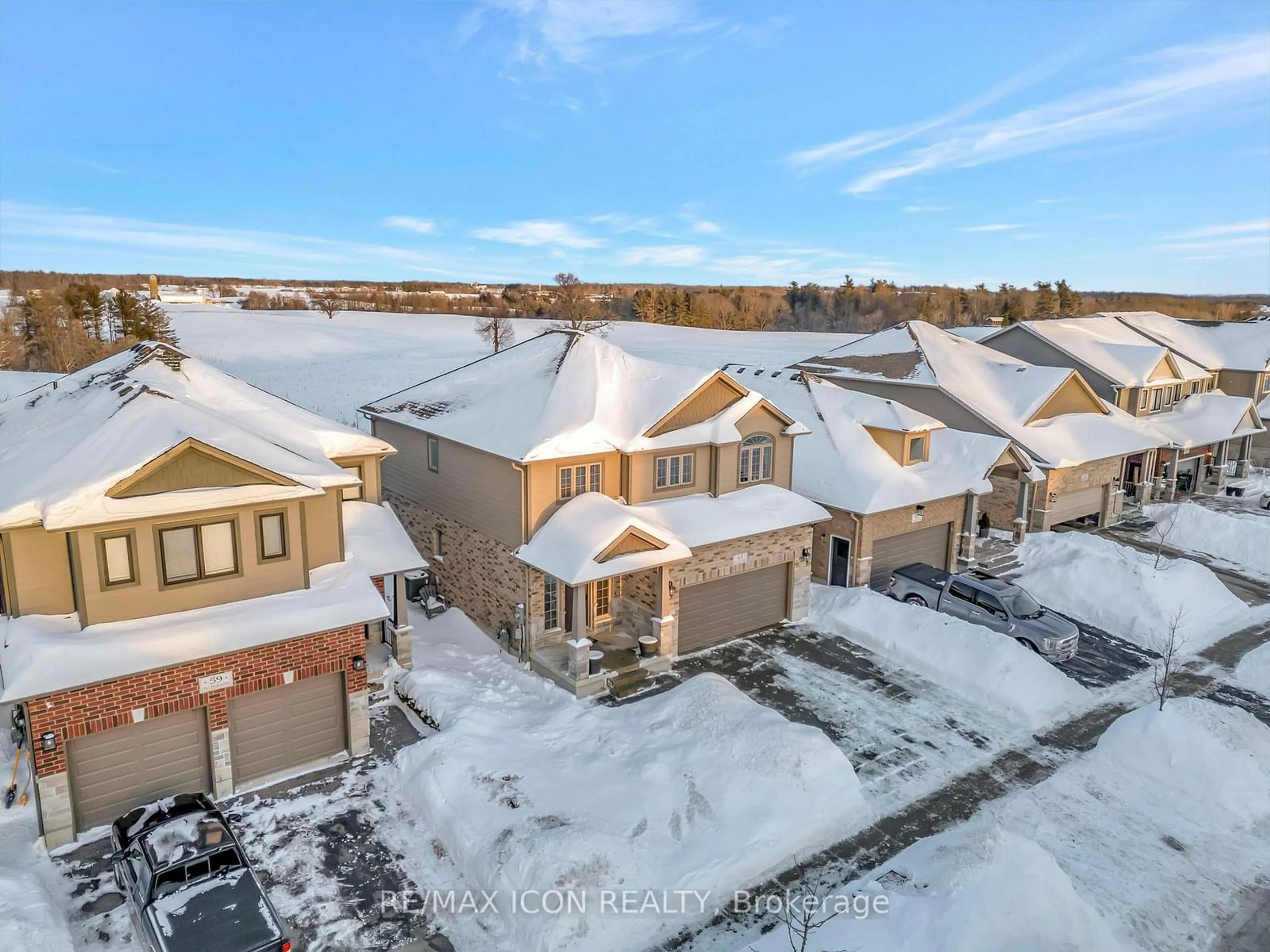 A pic from outside/outdoor area/front of a property/back of a property/a pic from drone, unknown for 63 Challenger Ave, North Dumfries Ontario N0B 1E0