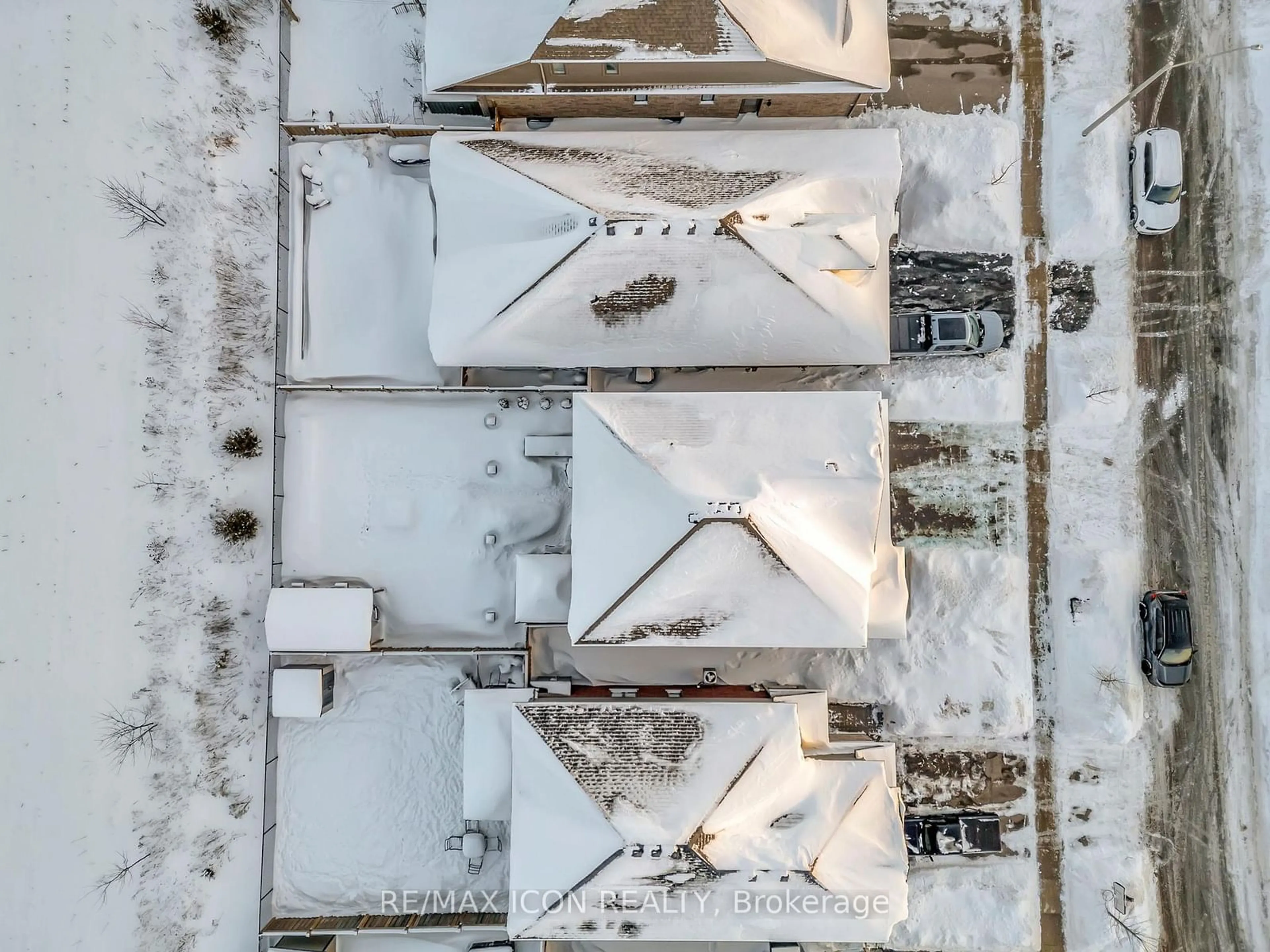 A pic from outside/outdoor area/front of a property/back of a property/a pic from drone, building for 63 Challenger Ave, North Dumfries Ontario N0B 1E0