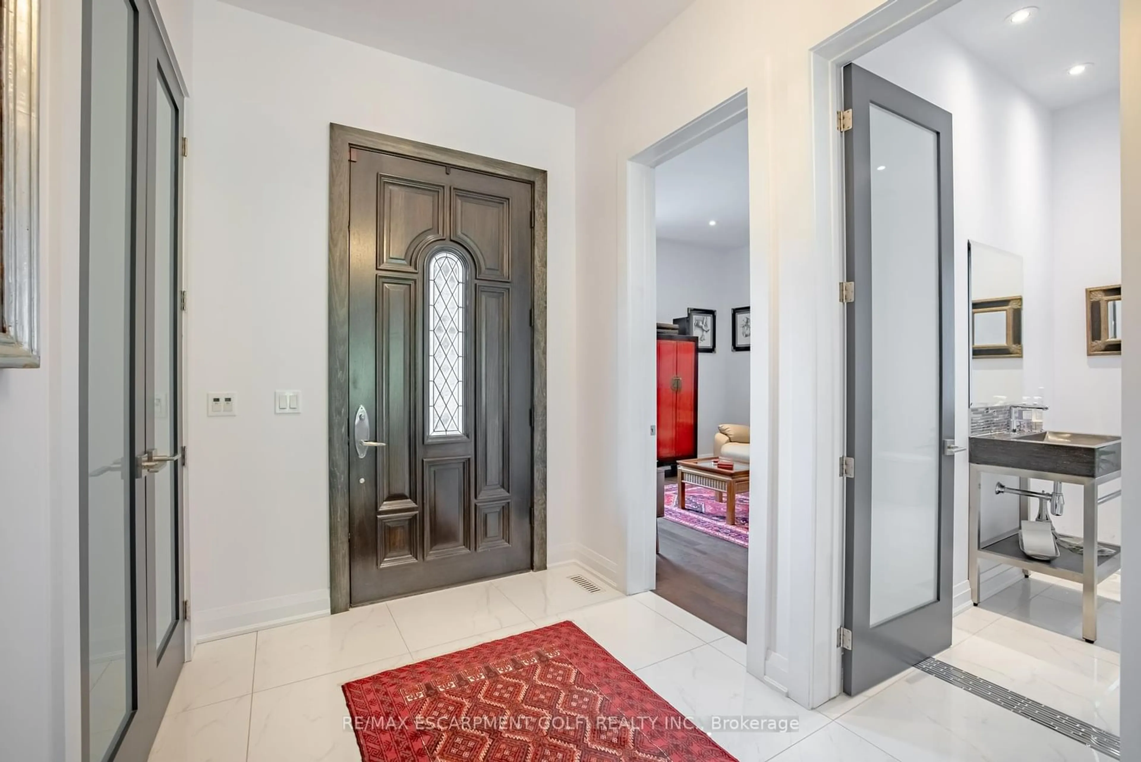 Indoor foyer for 10 DAVID LOWREY Crt, Niagara-on-the-Lake Ontario L0S 1J1