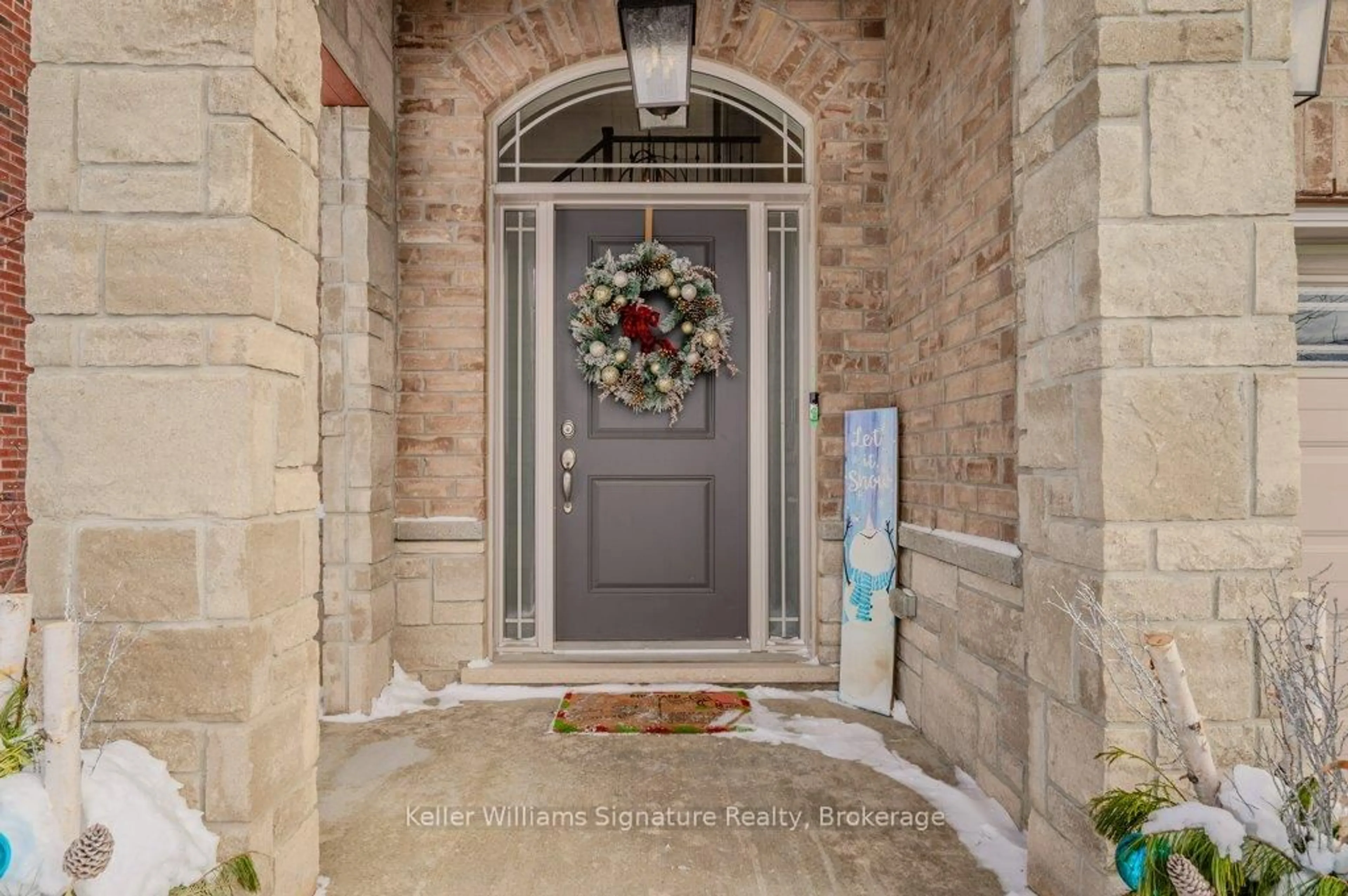 Indoor entryway for 224 Greti Dr, Hamilton Ontario L9B 1P9