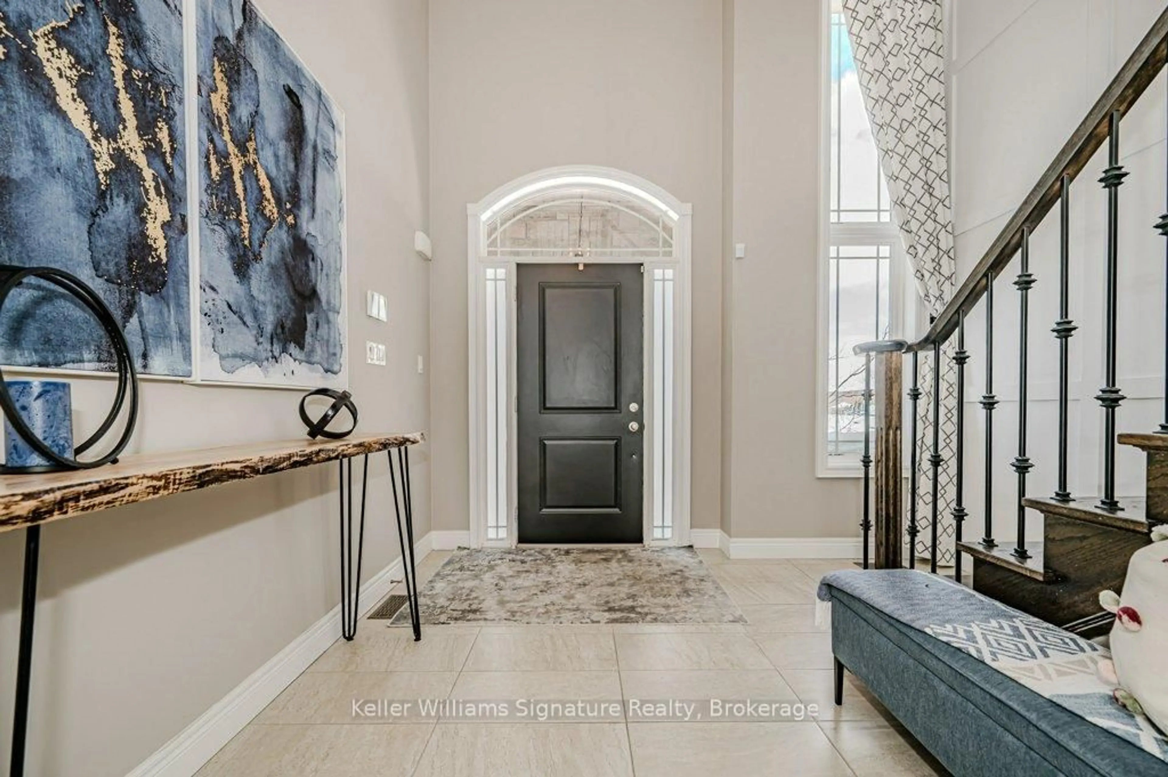 Indoor entryway for 224 Greti Dr, Hamilton Ontario L9B 1P9