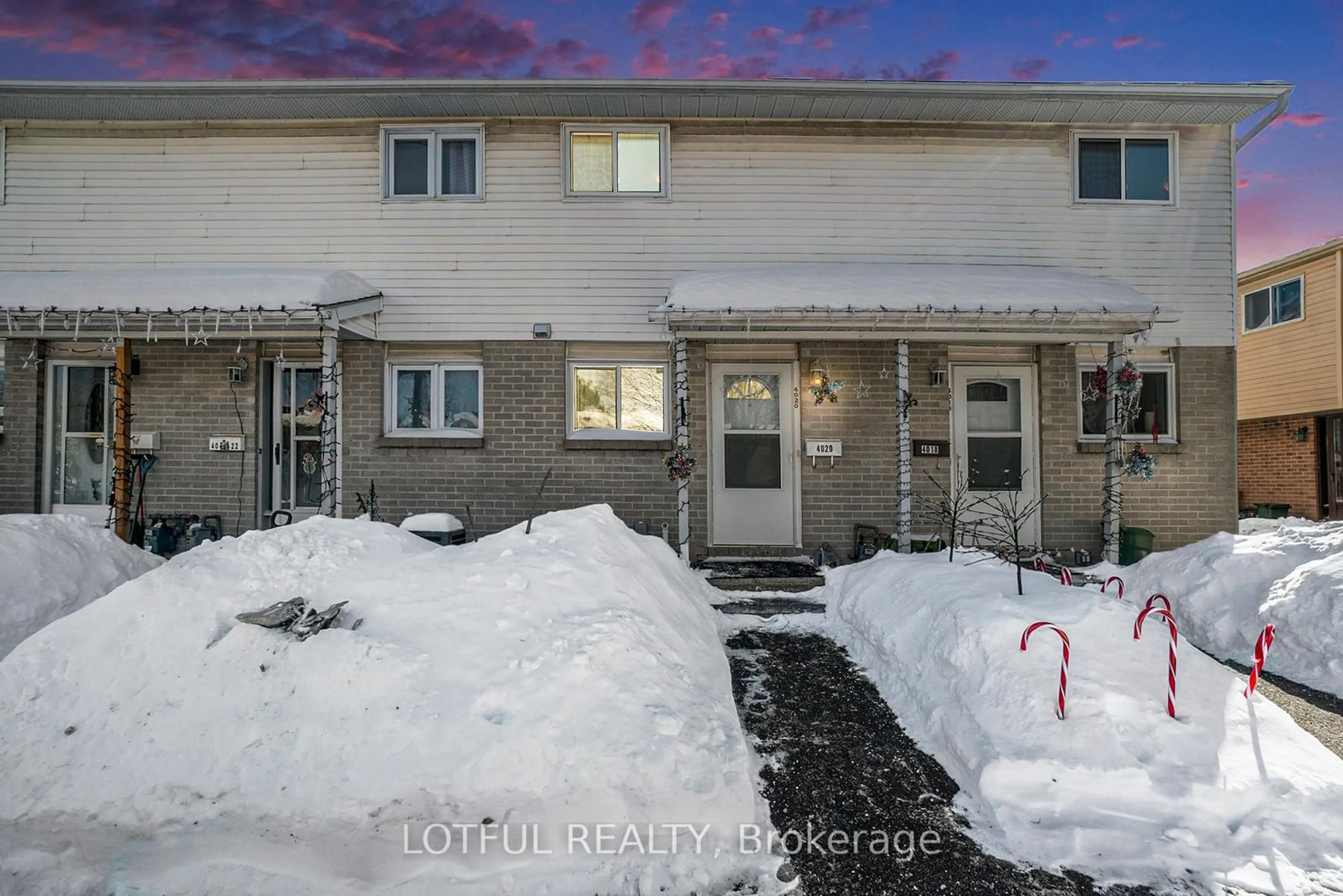 A pic from outside/outdoor area/front of a property/back of a property/a pic from drone, unknown for 4020 Eady Crt, Ottawa Ontario K1J 8X6