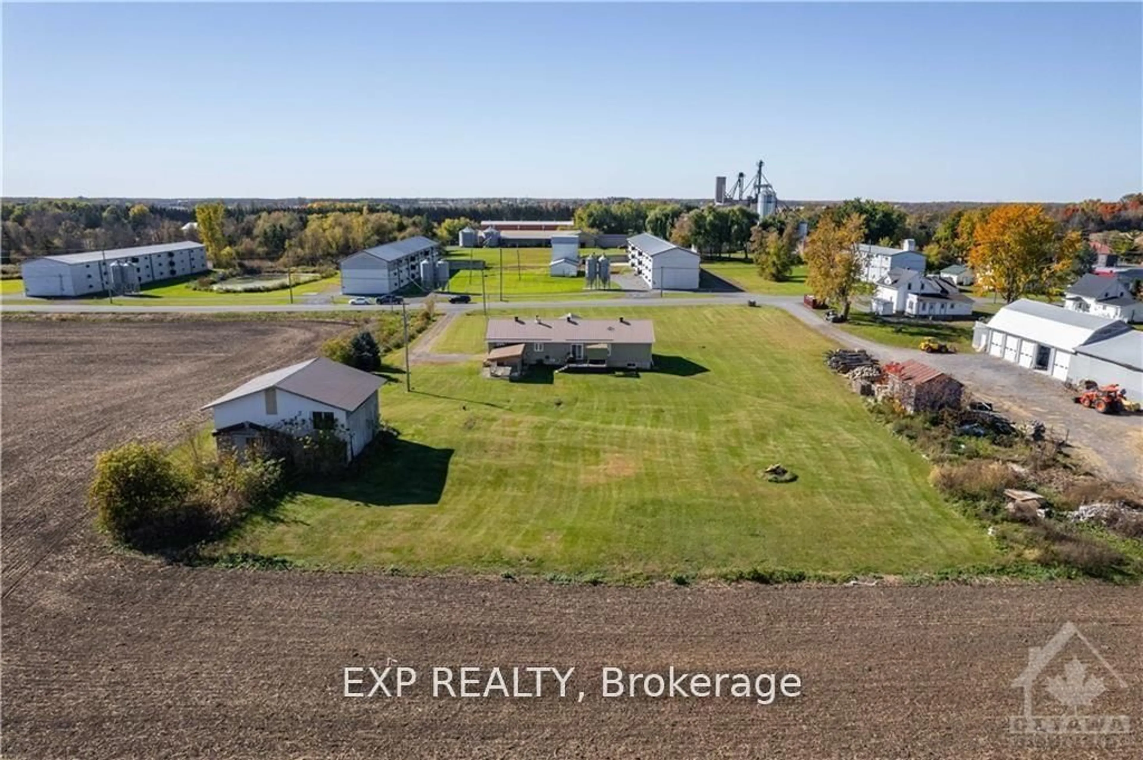 A pic from outside/outdoor area/front of a property/back of a property/a pic from drone, unknown for 4883 2ND LINE Rd, South Glengarry Ontario K0C 1Z0