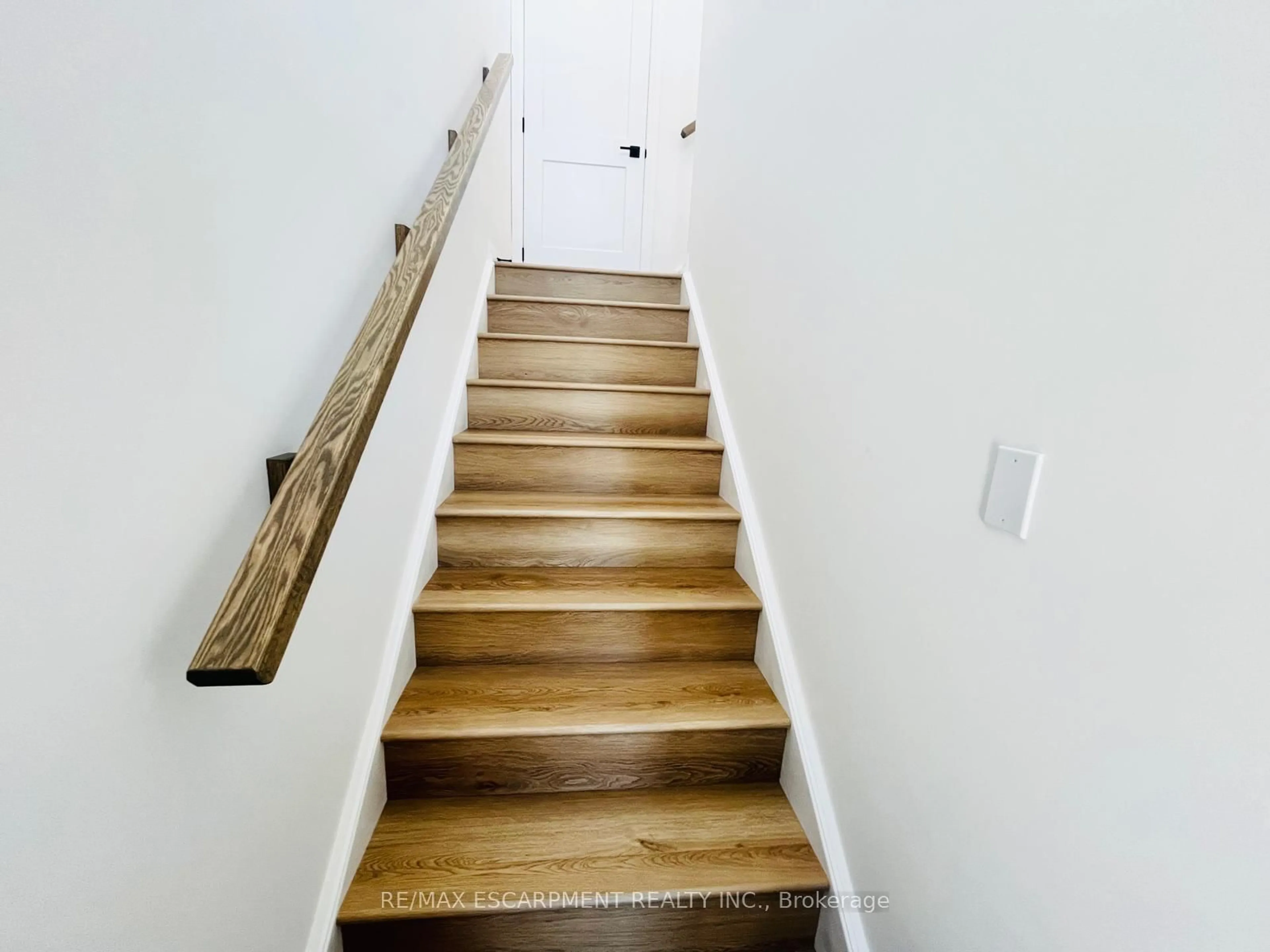 Stairs for 55 TOM BROWN Dr #90, Brant Ontario N3L 0K3