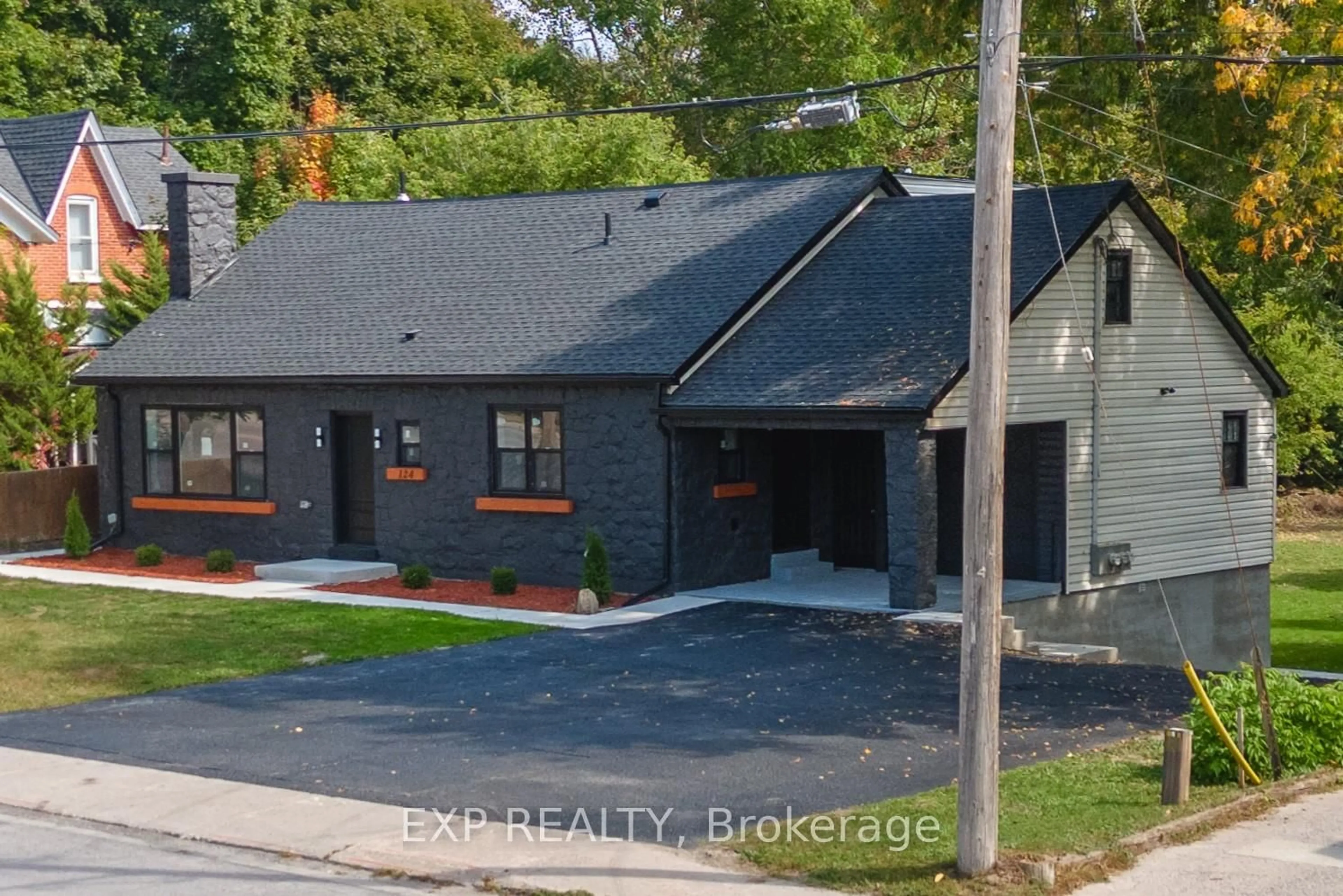 A pic from outside/outdoor area/front of a property/back of a property/a pic from drone, street for 124 Colborne St, Kawartha Lakes Ontario K0M 1N0