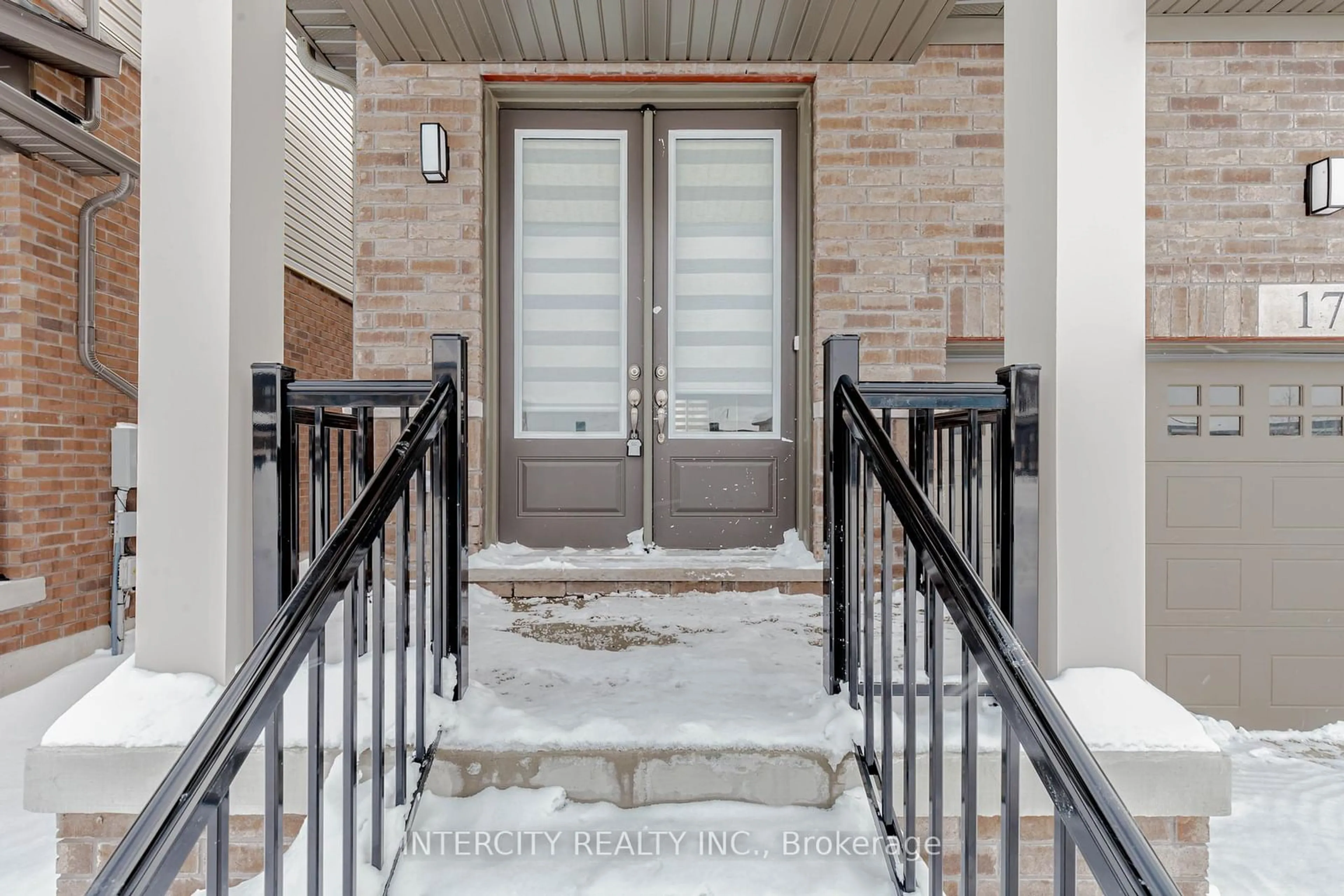 Indoor entryway for 17 Steadman St, Cambridge Ontario N1S 5C2