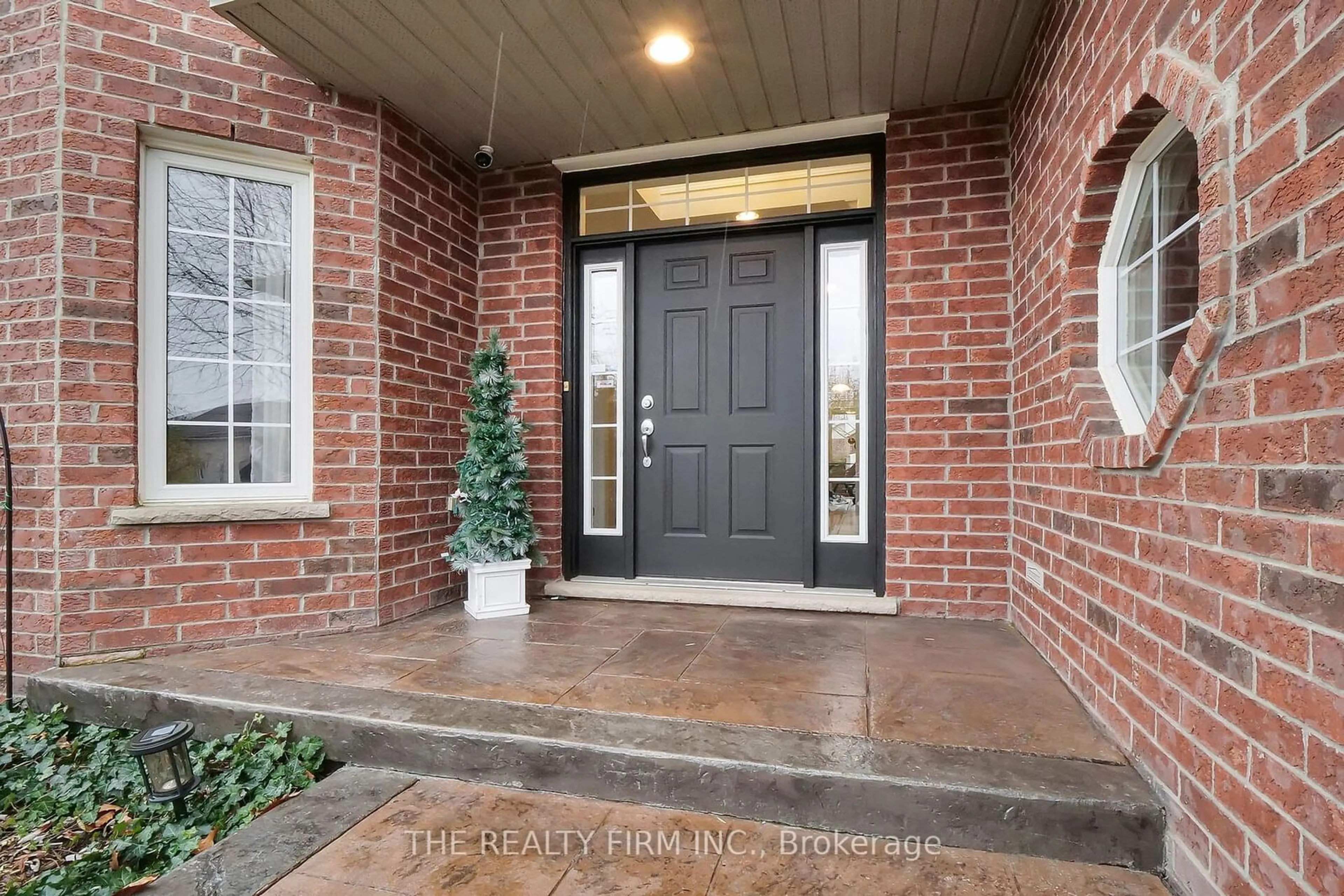 Indoor entryway for 1162 Thornley St, London Ontario N6K 4V5