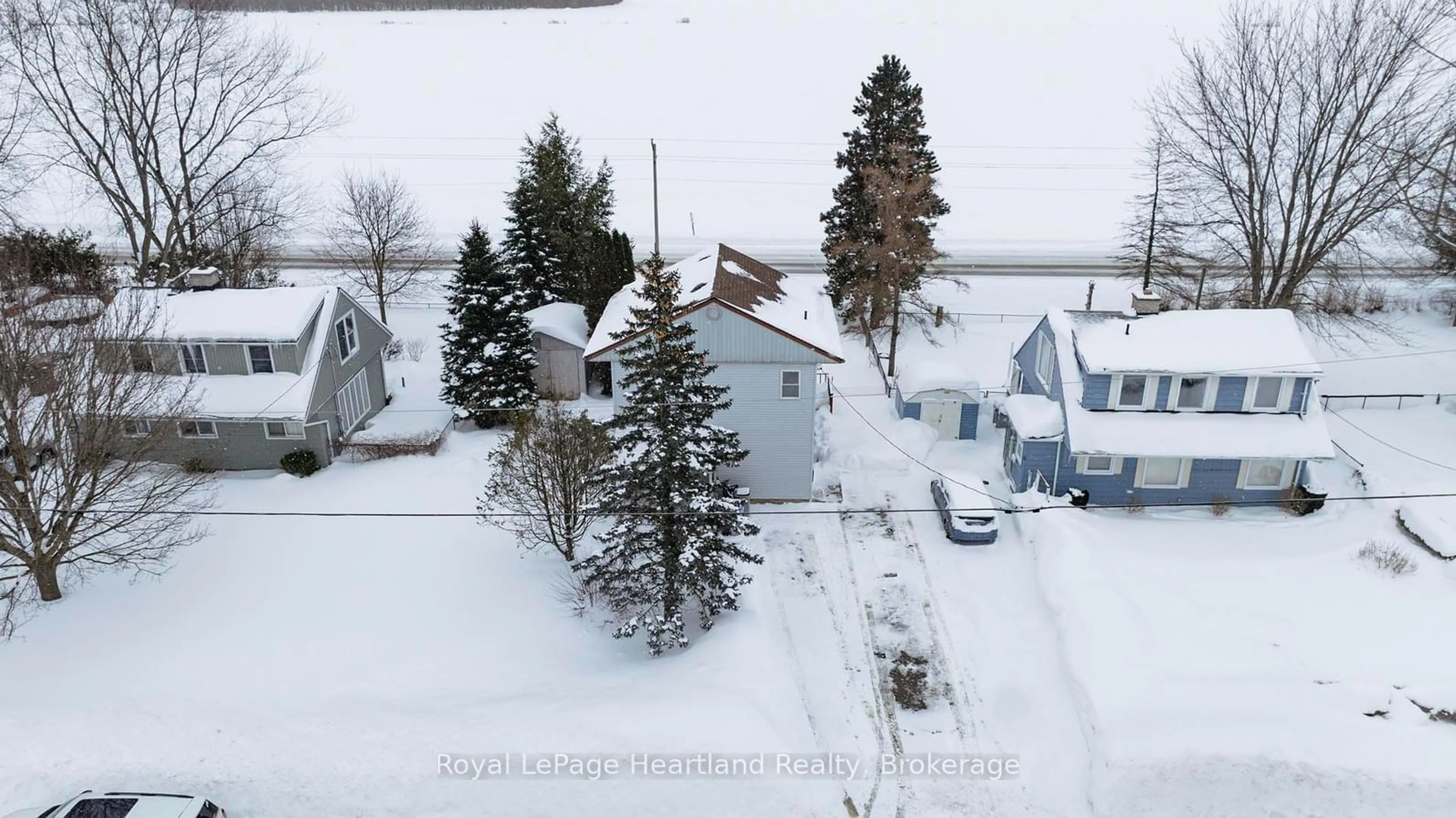 A pic from outside/outdoor area/front of a property/back of a property/a pic from drone, street for 8 TORONTO Blvd, Huron East Ontario N0M 1L0